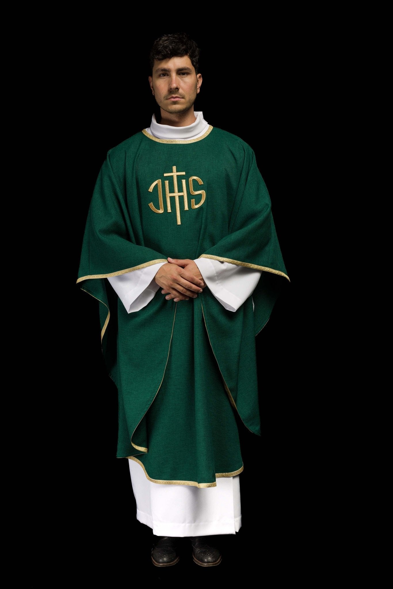 Zielony ornat liturgiczny z złotym haftem IHS