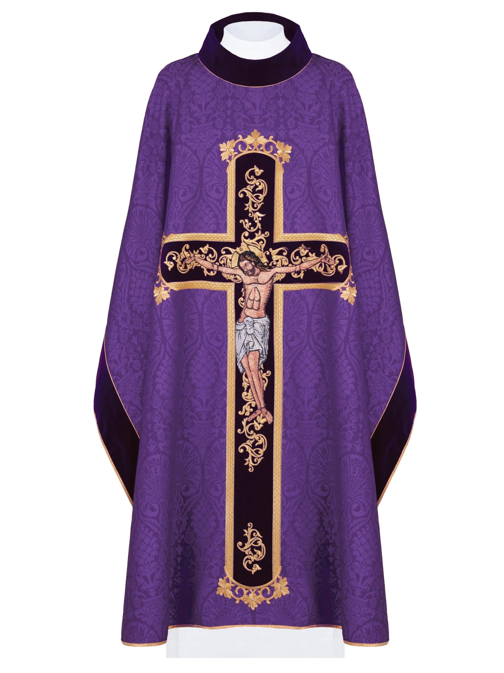 Fioletowy ornat haftowany z symbolem Jezusa Chrystusa