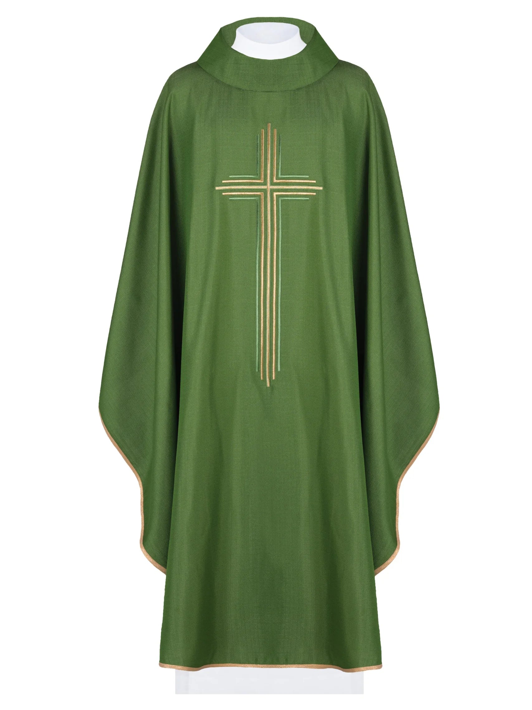 Zielony ornat haftowany z dużym krzyżem