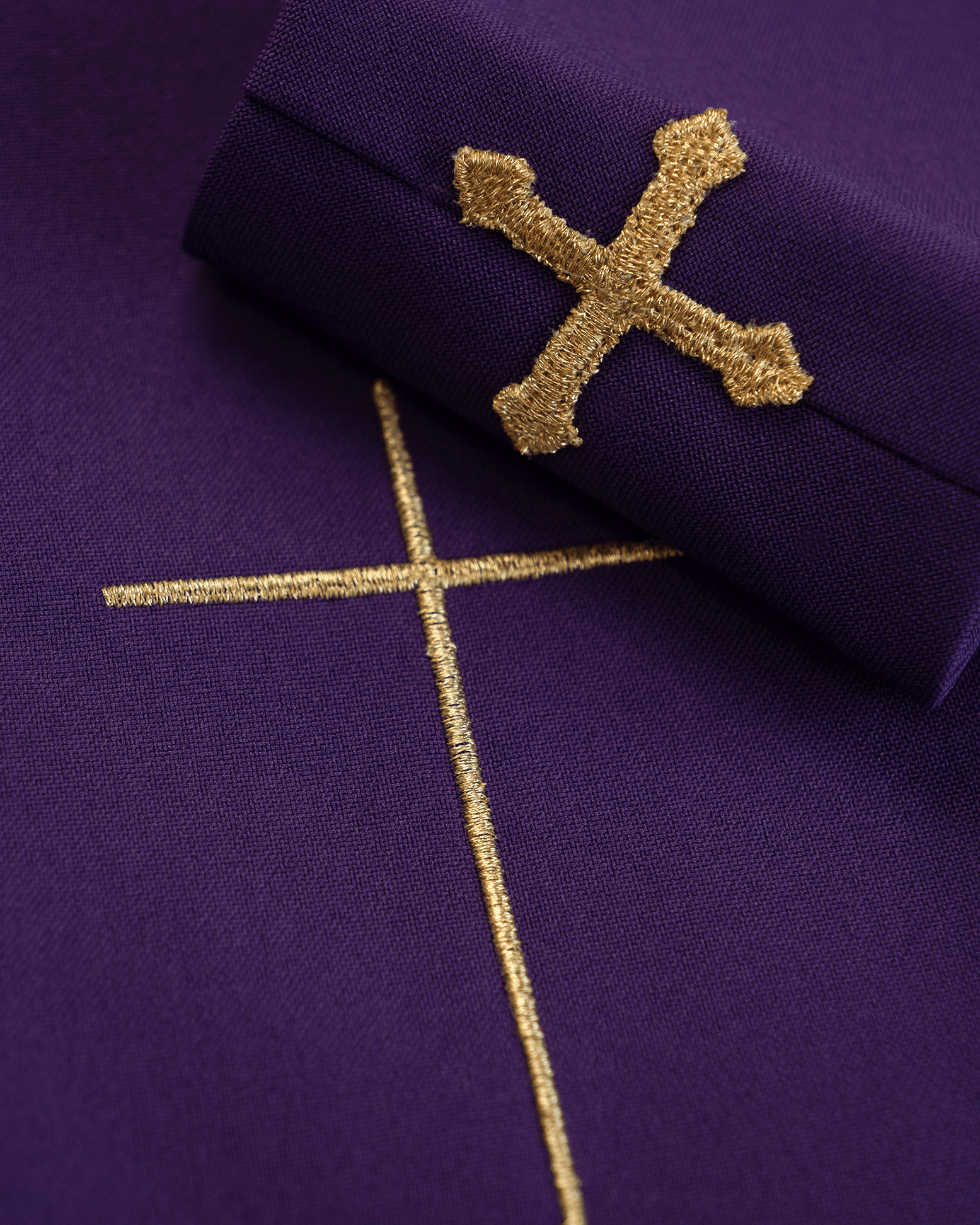 Ornat fioletowy z minimalistycznym krzyżem LE/7019 - ORNATY.PL