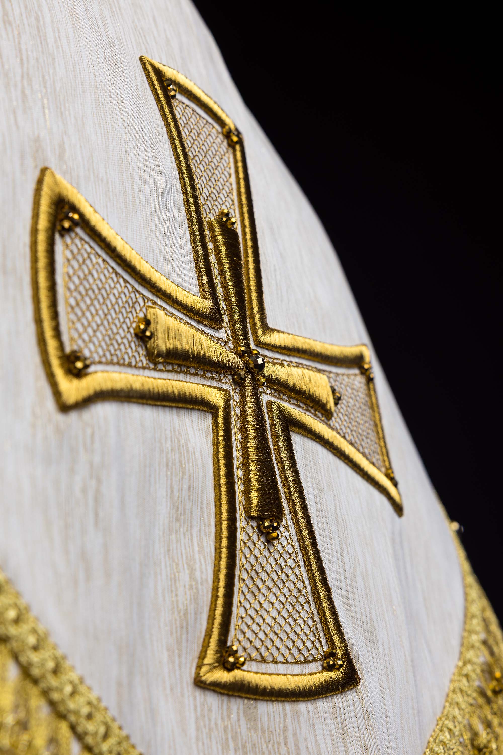 Ręcznie wykonana kapa z naturalnymi kamieniami Handmade 3018 - ORNATY.PL