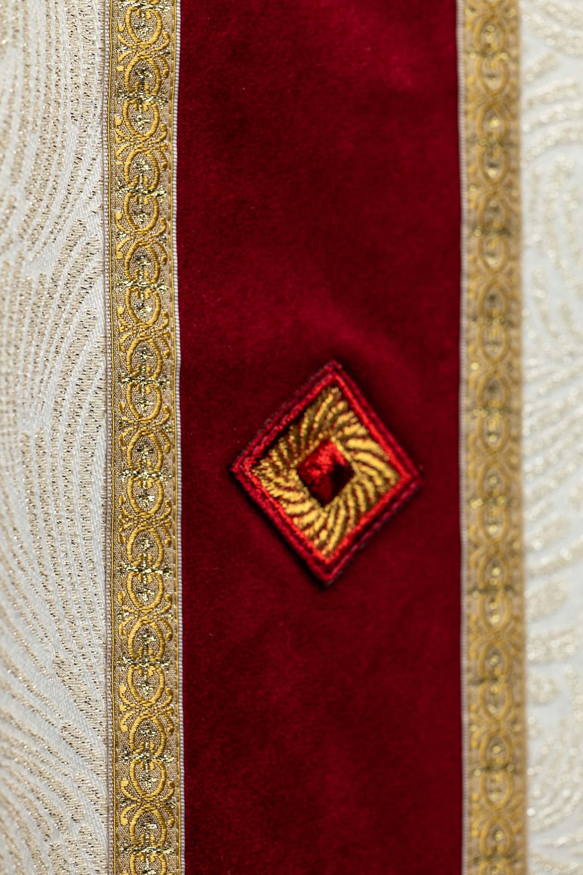 Ręcznie wykonany ornat z naturalnymi kamieniami Handmade 7012