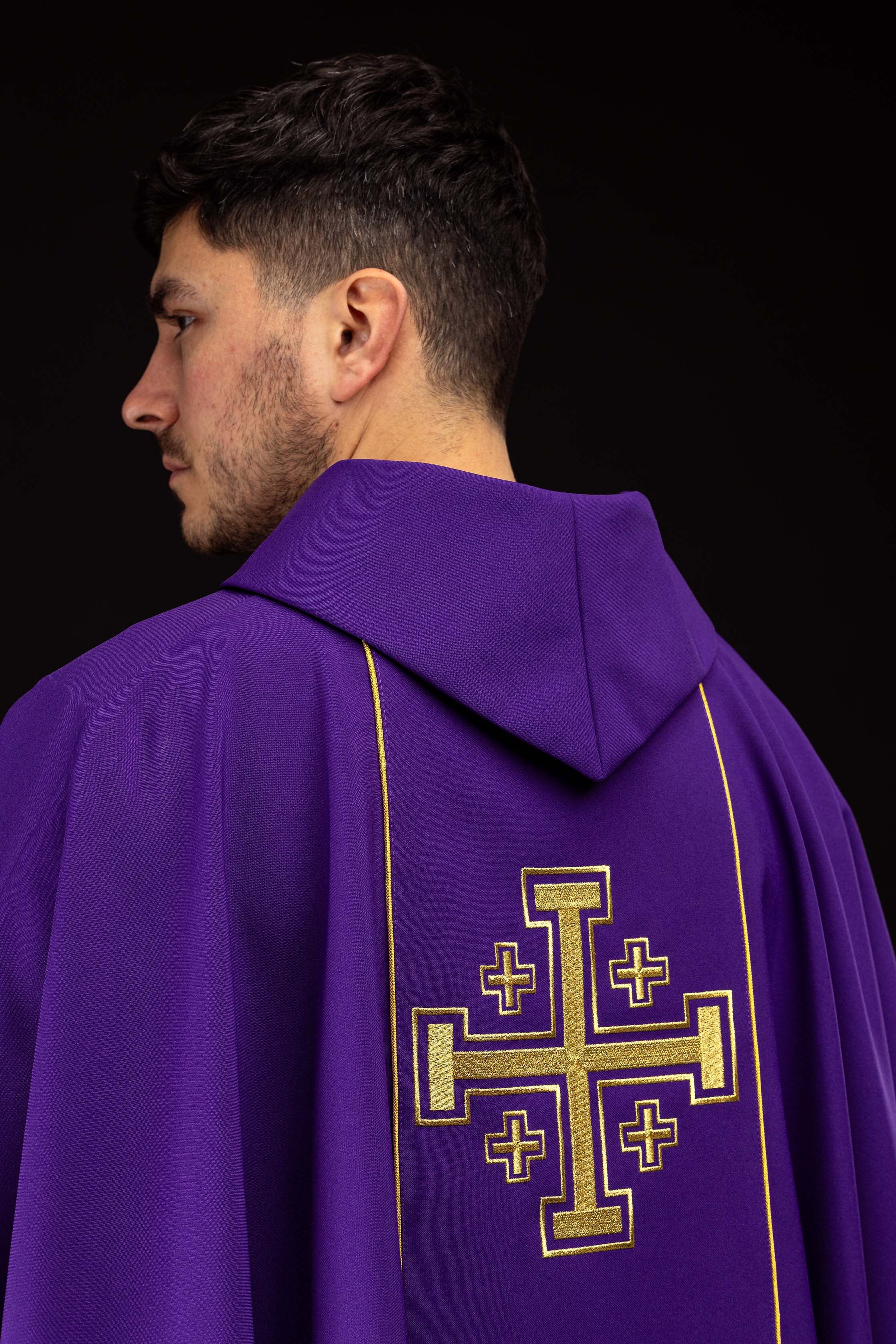 Ornat haftowany fioletowy z pasem krzyże jerozolimskie - ORNATY.PL