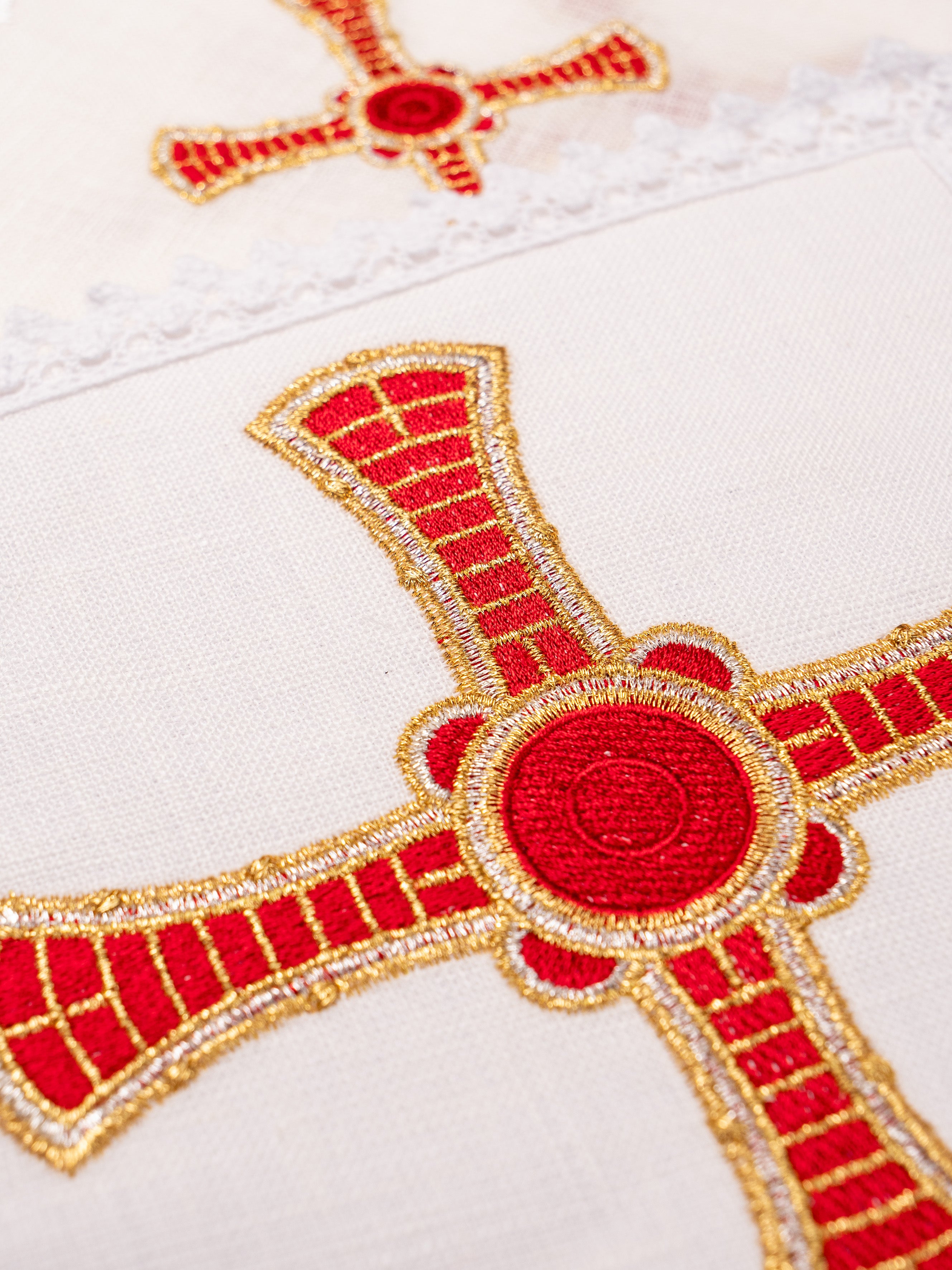 komplet kielichowy lniany z haftem eucharystycznym czerwony krzyż