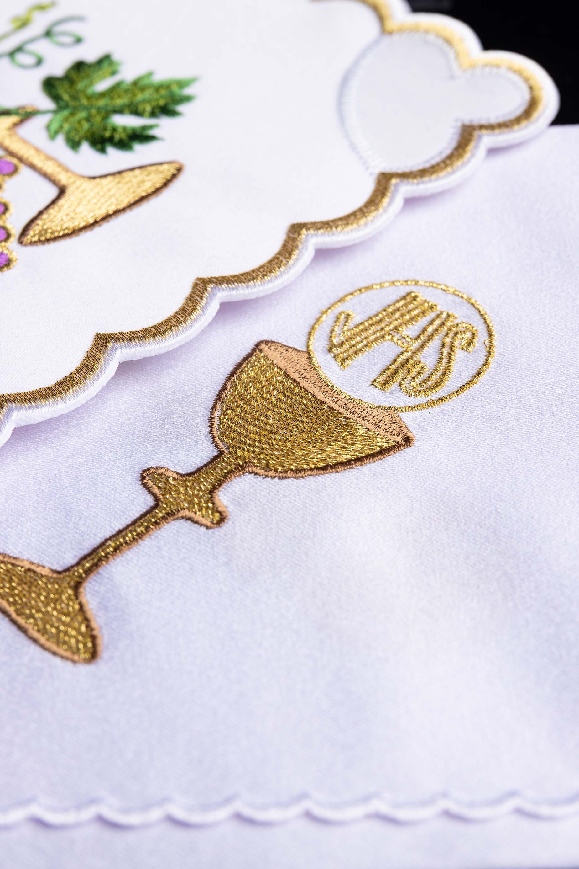 Bielizna kielichowa haftowana z motywem kielicha - ORNATY.PL