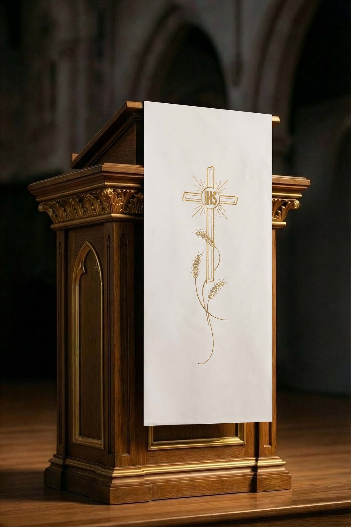 Serweta na lektorium z haftowanym motywem krzyża ecru