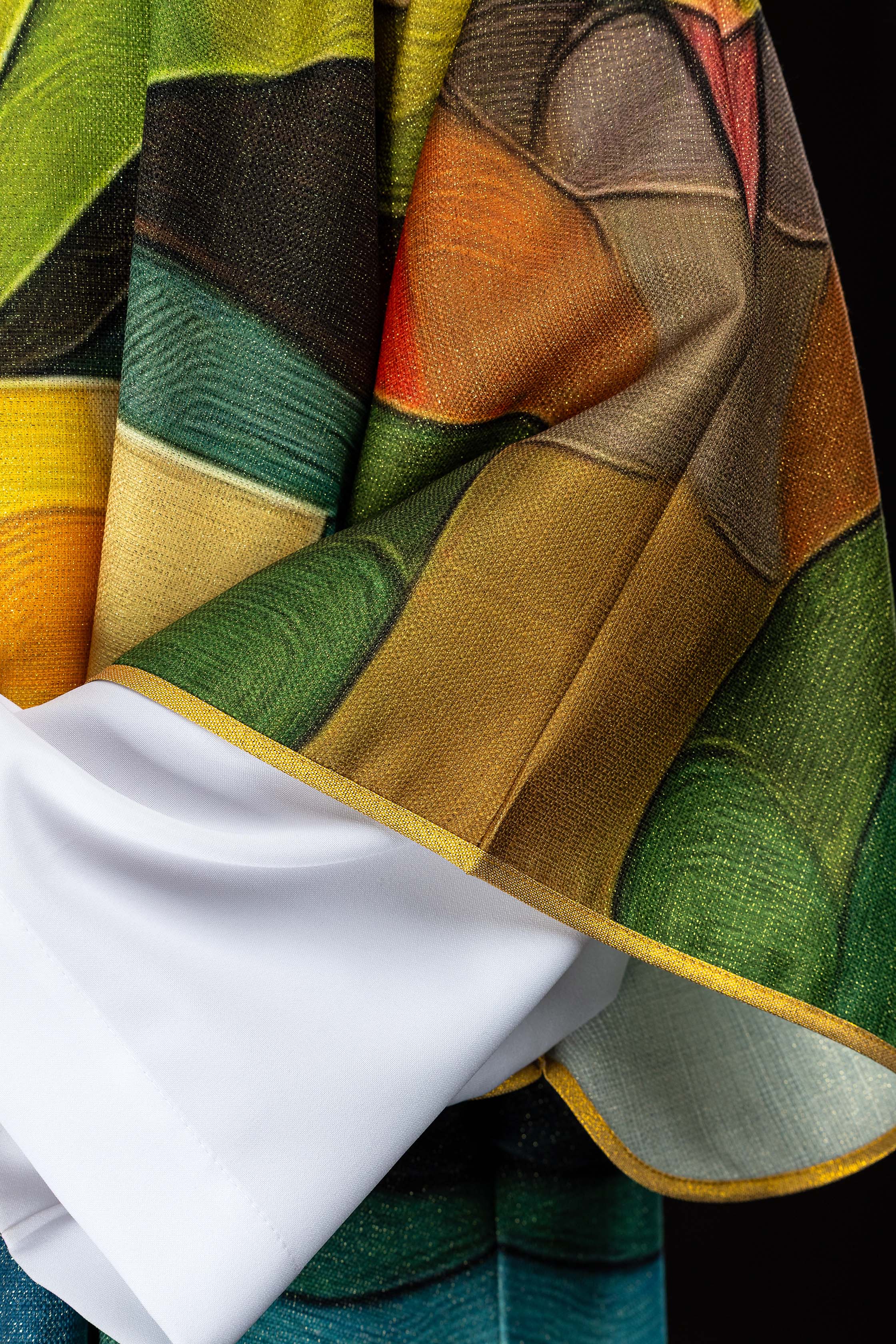 Dalmatyka drukowana kolorowa z motywem krzyża - ORNATY.PL