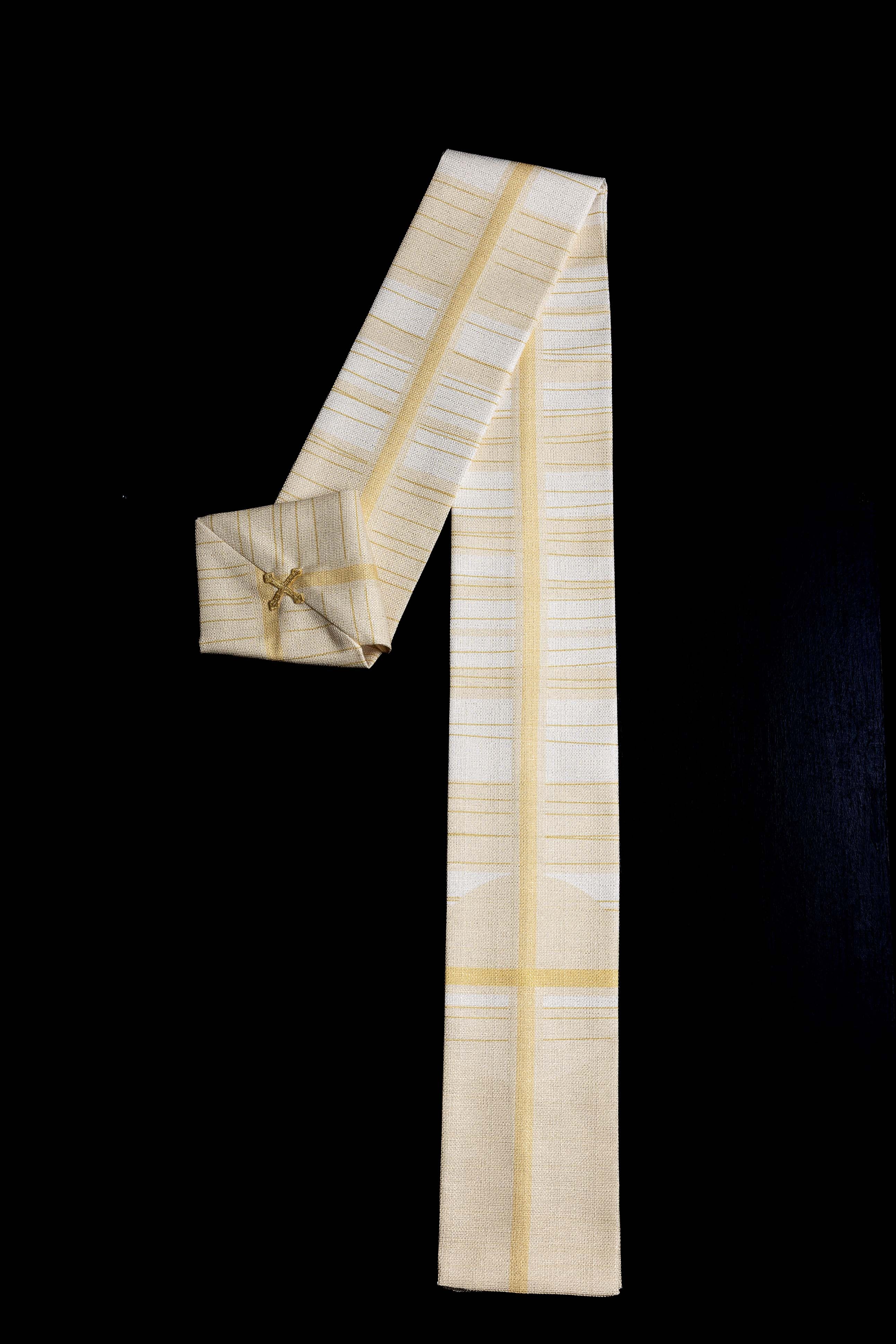 Ornat drukowany ecru z motywem krzyża - ORNATY.PL