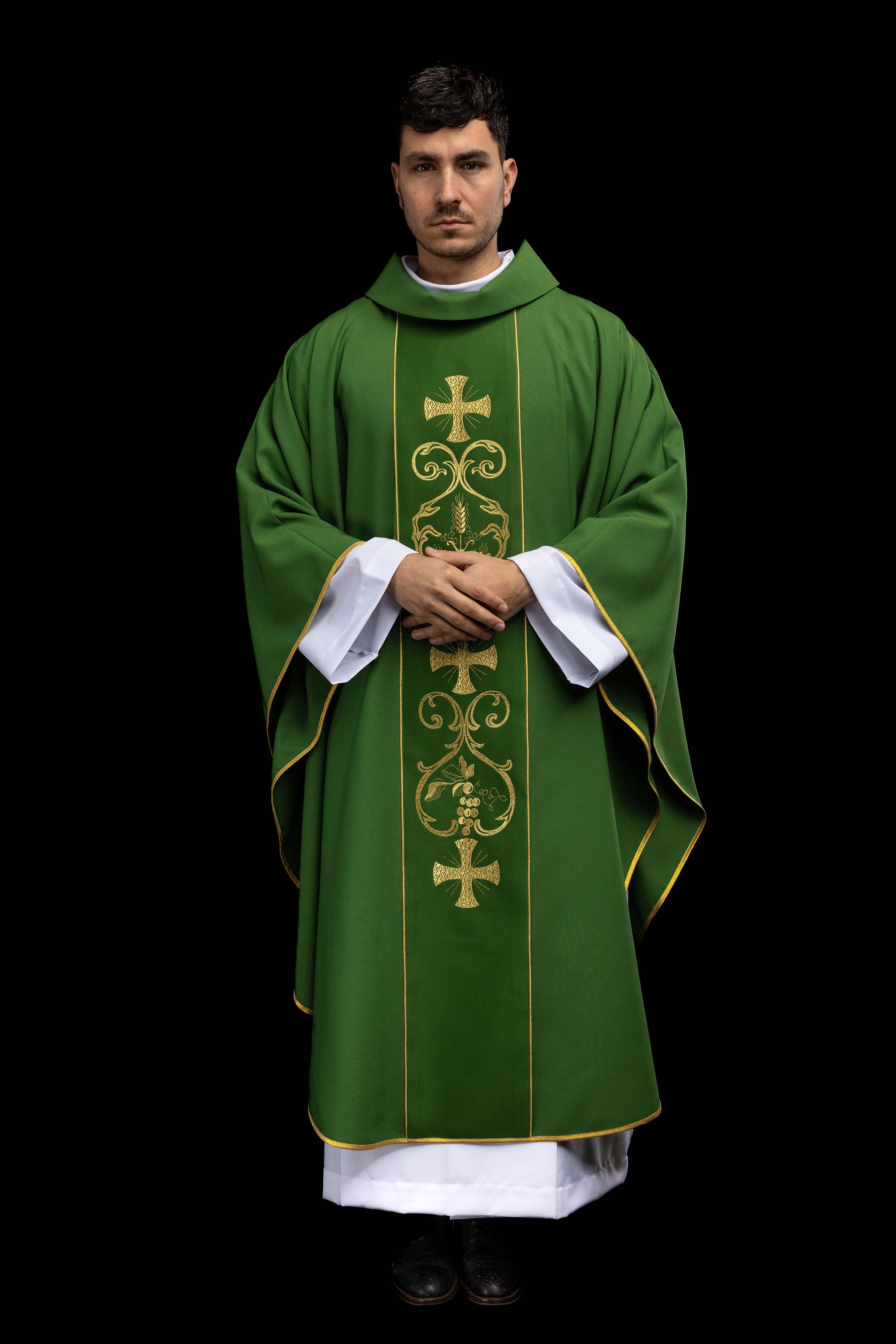 Zielony ornat liturgiczny zdobiony haftowanym pasem - ORNATY.PL