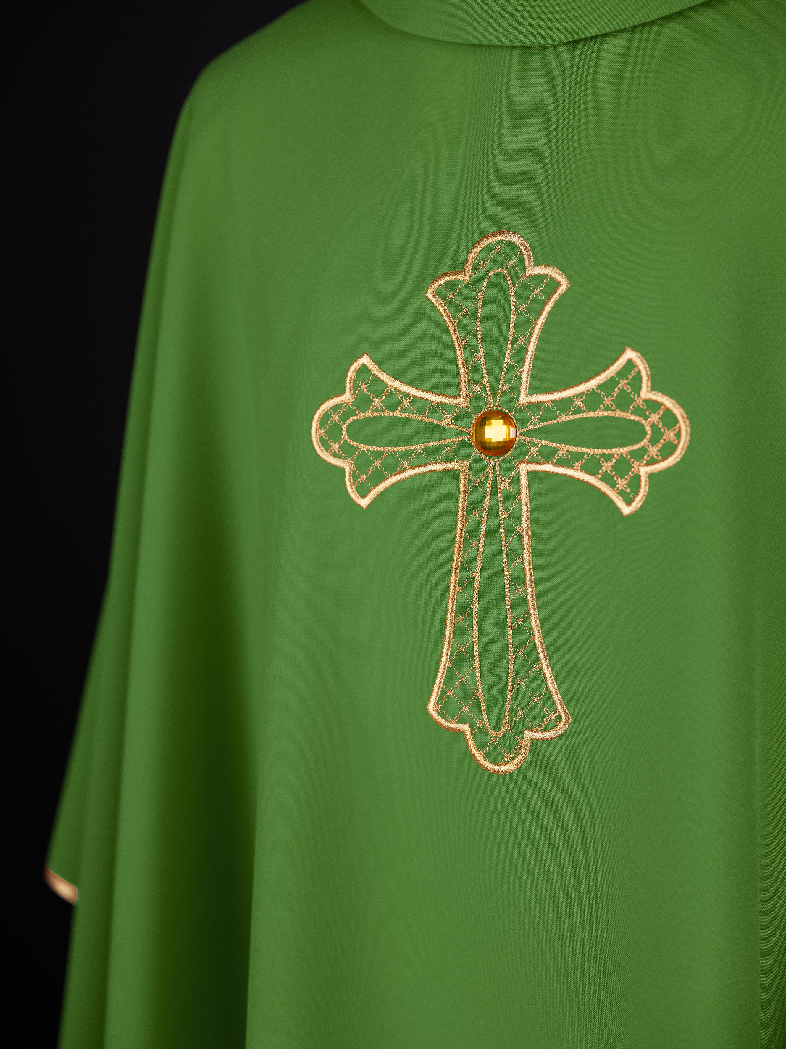 Ornat haftowany z symbolem krzyża Zielony