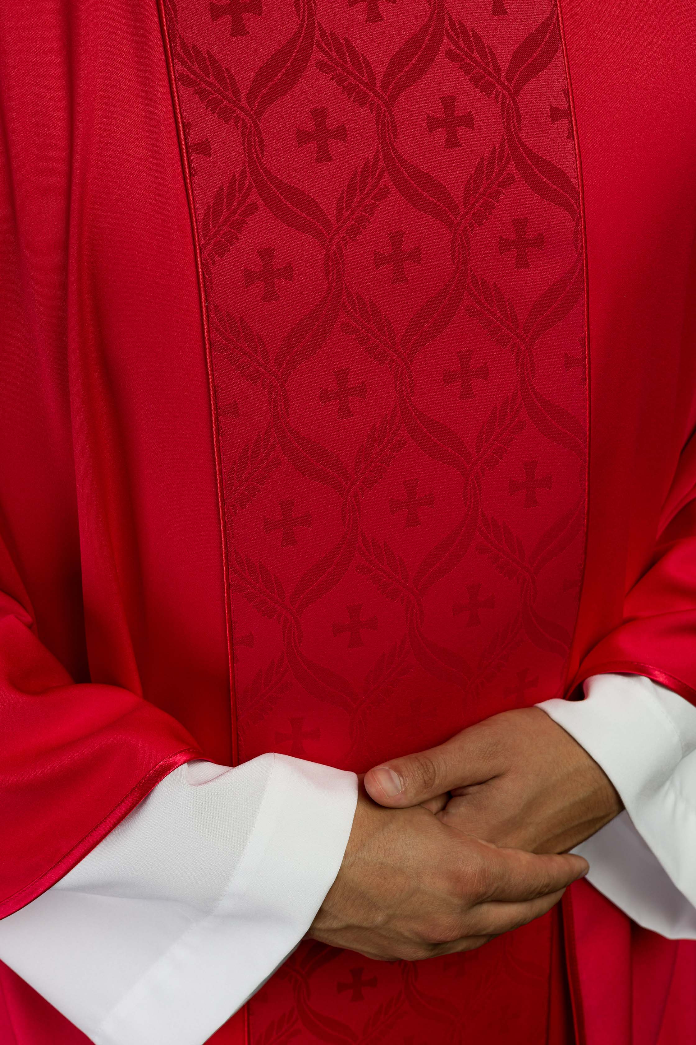 Ornat czerwony z żakardowym pasem w krzyże