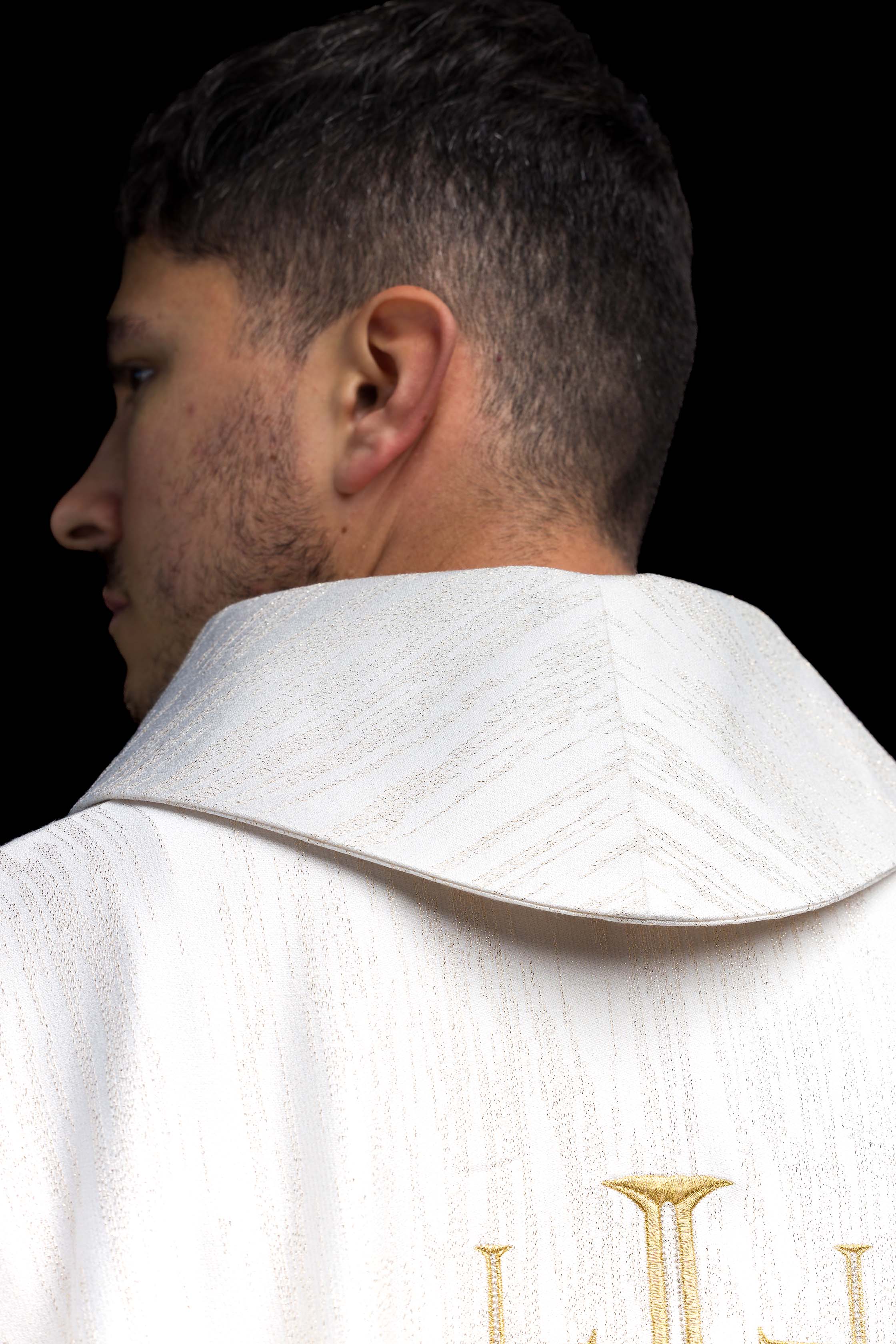 Ornat haftowany z Krzyżem Jerozolimskim ecru