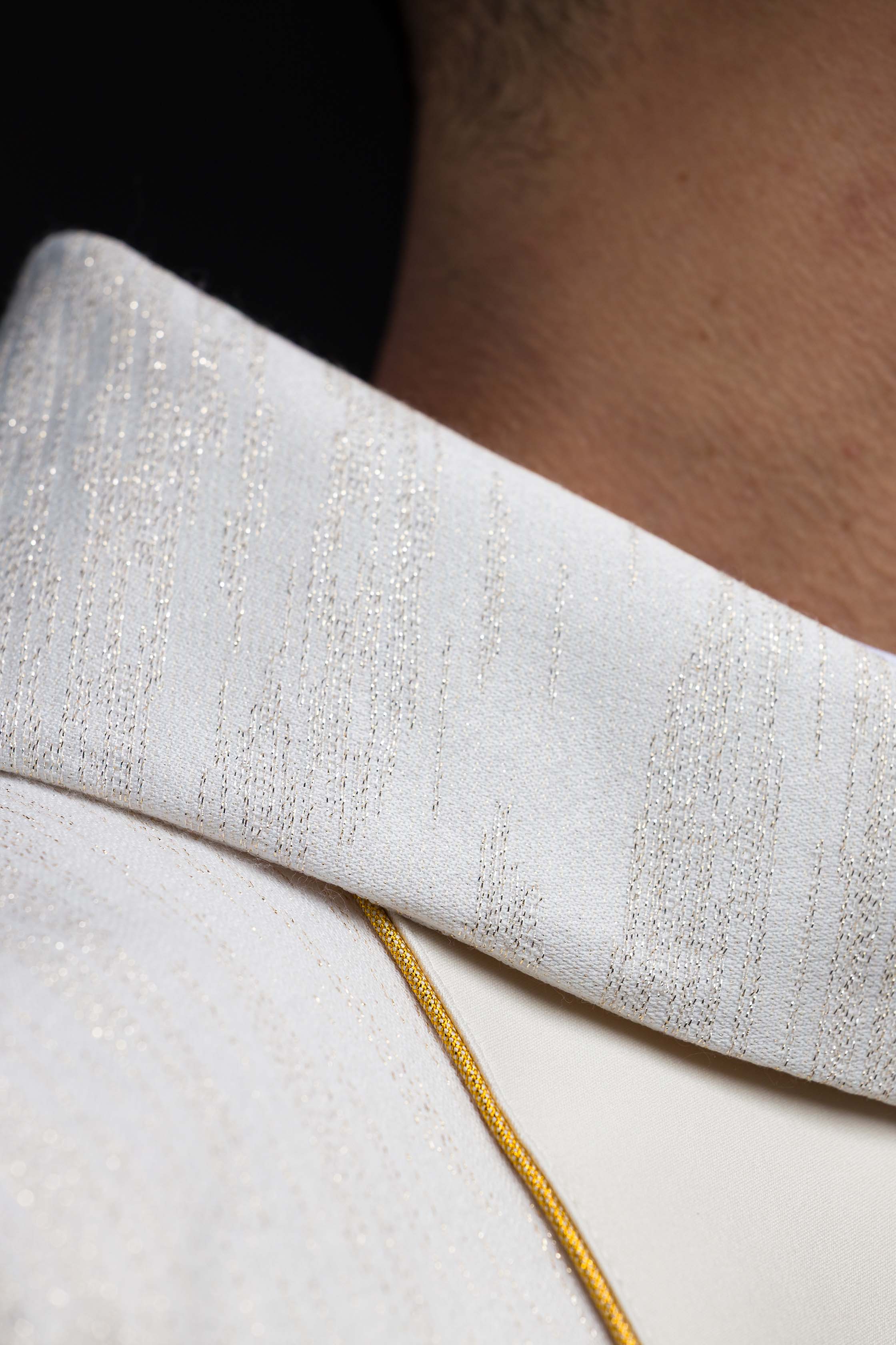 Ornat haftowany z pasem i Krzyżami Jerozolimskimi ecru