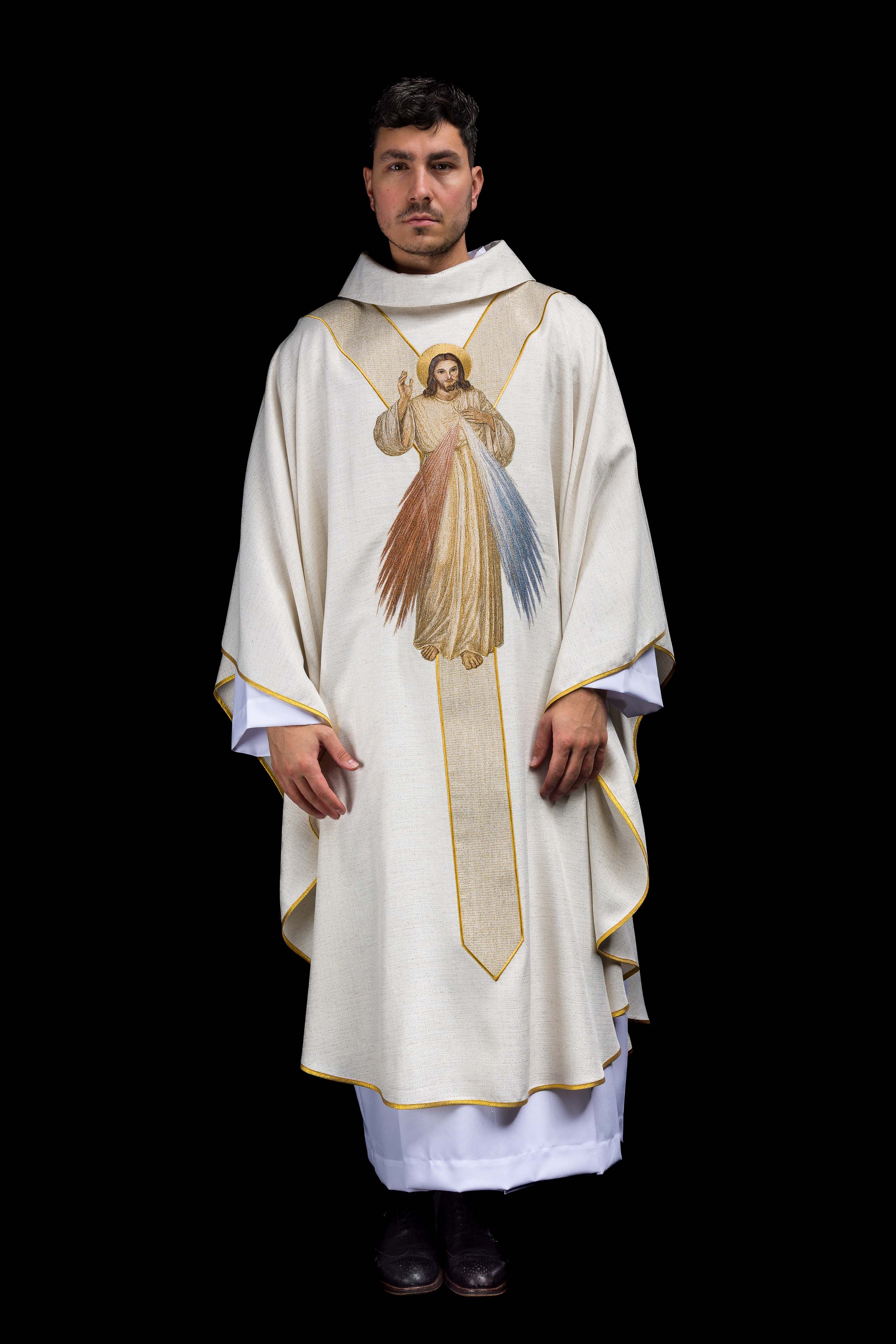 Ornat haftowany z wizerunkiem Jezusa Miłosiernego ecru
