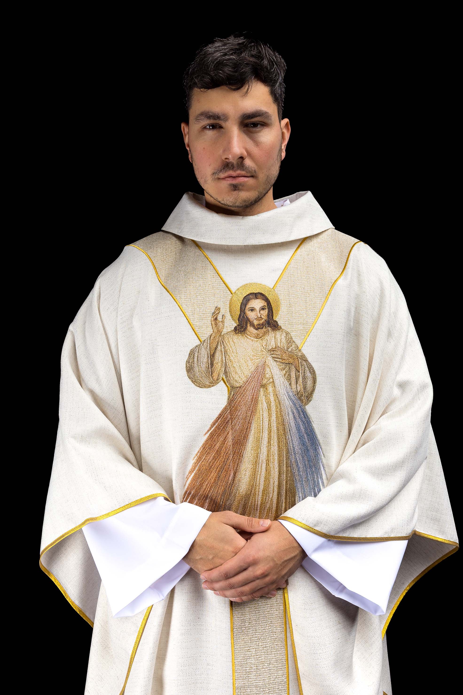 Ornat haftowany z wizerunkiem Jezusa Miłosiernego ecru