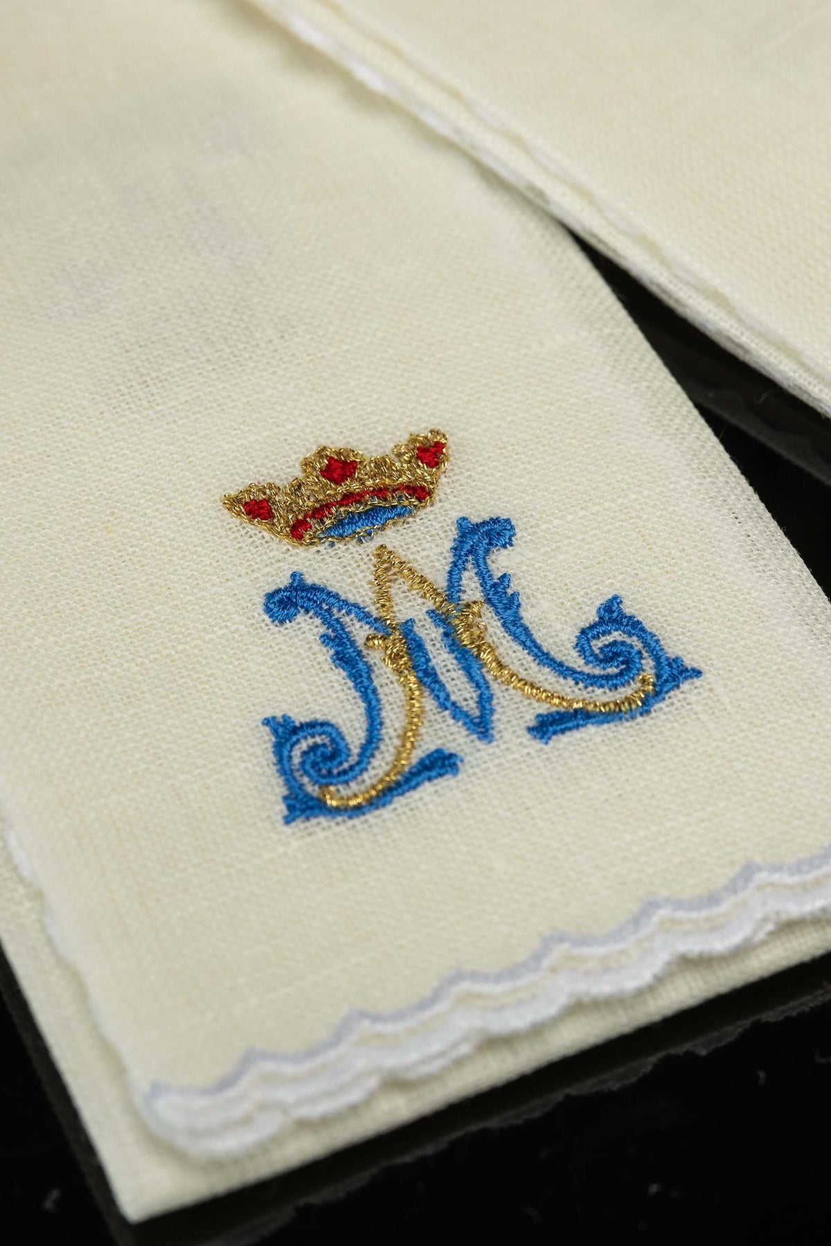 Zestaw 5 sztuk lnianych Puryfikaterzy liturgicznych z haftem maryjnym