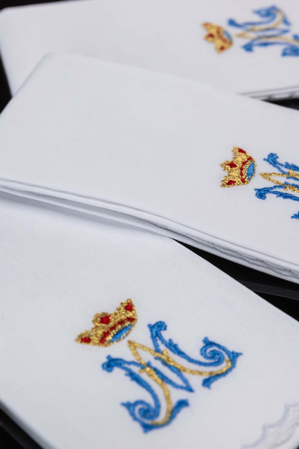 Zestaw 5 sztuk Puryfikaterzy liturgicznych z haftem maryjnym
