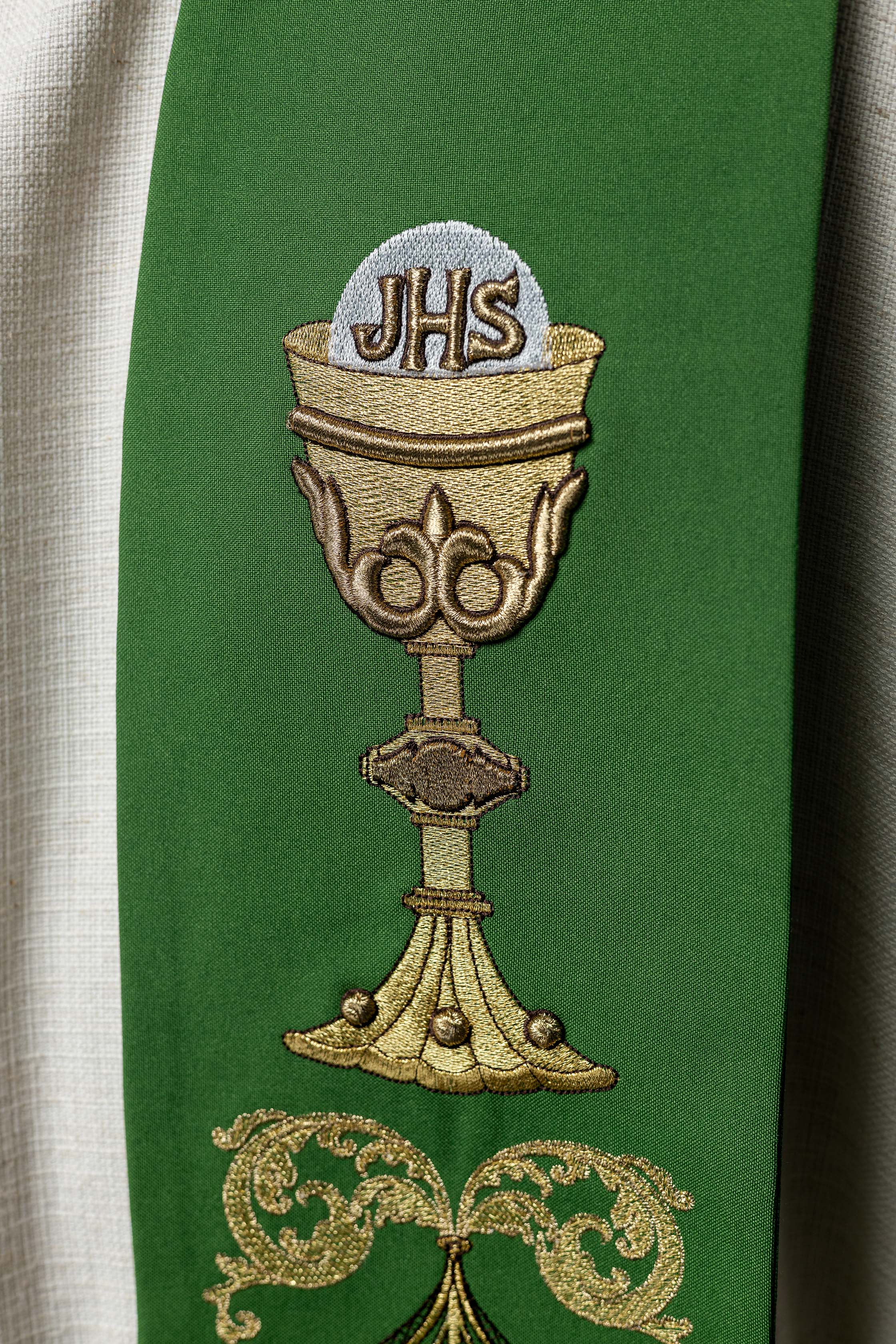 Stuła kapłańska zielona kielich IHS