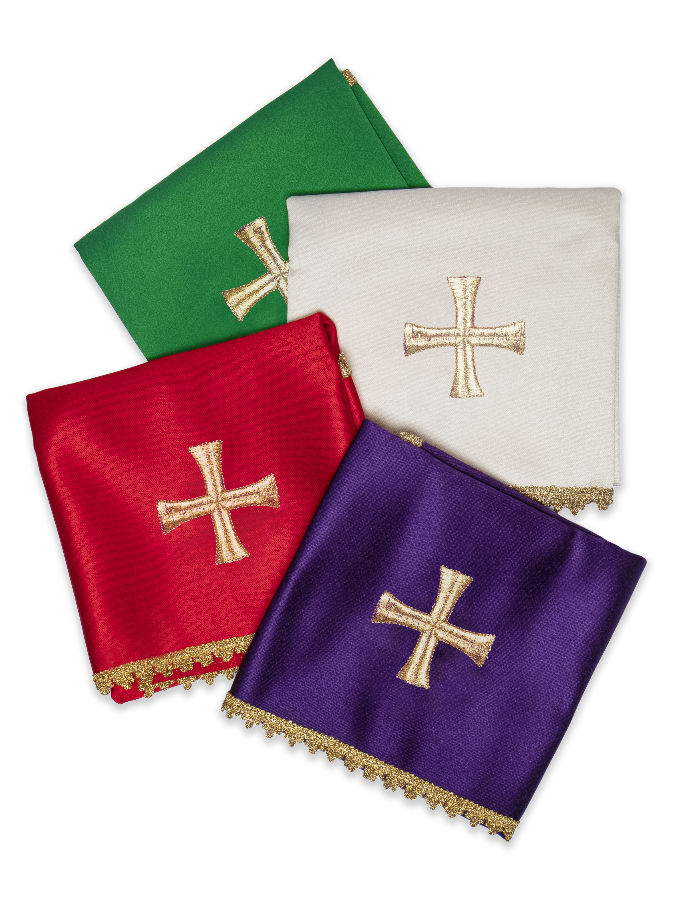 Cztery welony na kielich z haftowanym złotym krzyżem