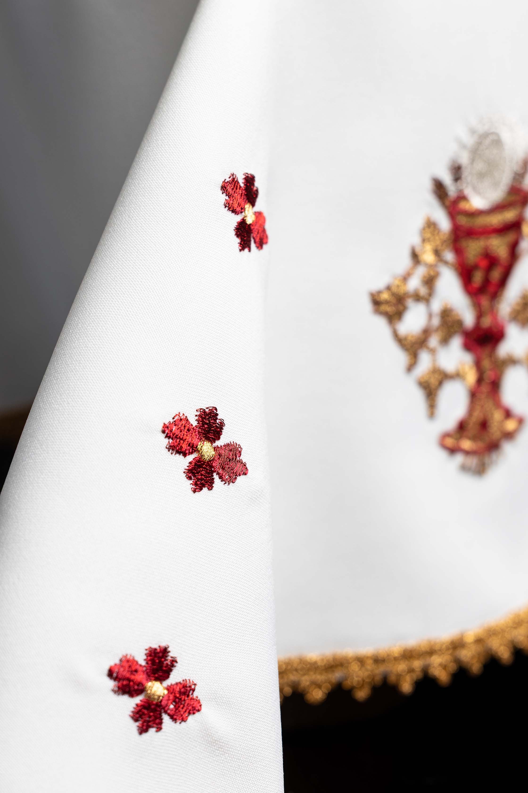 Welon na kielich z haftowanym motywem kielicha eucharystycznego