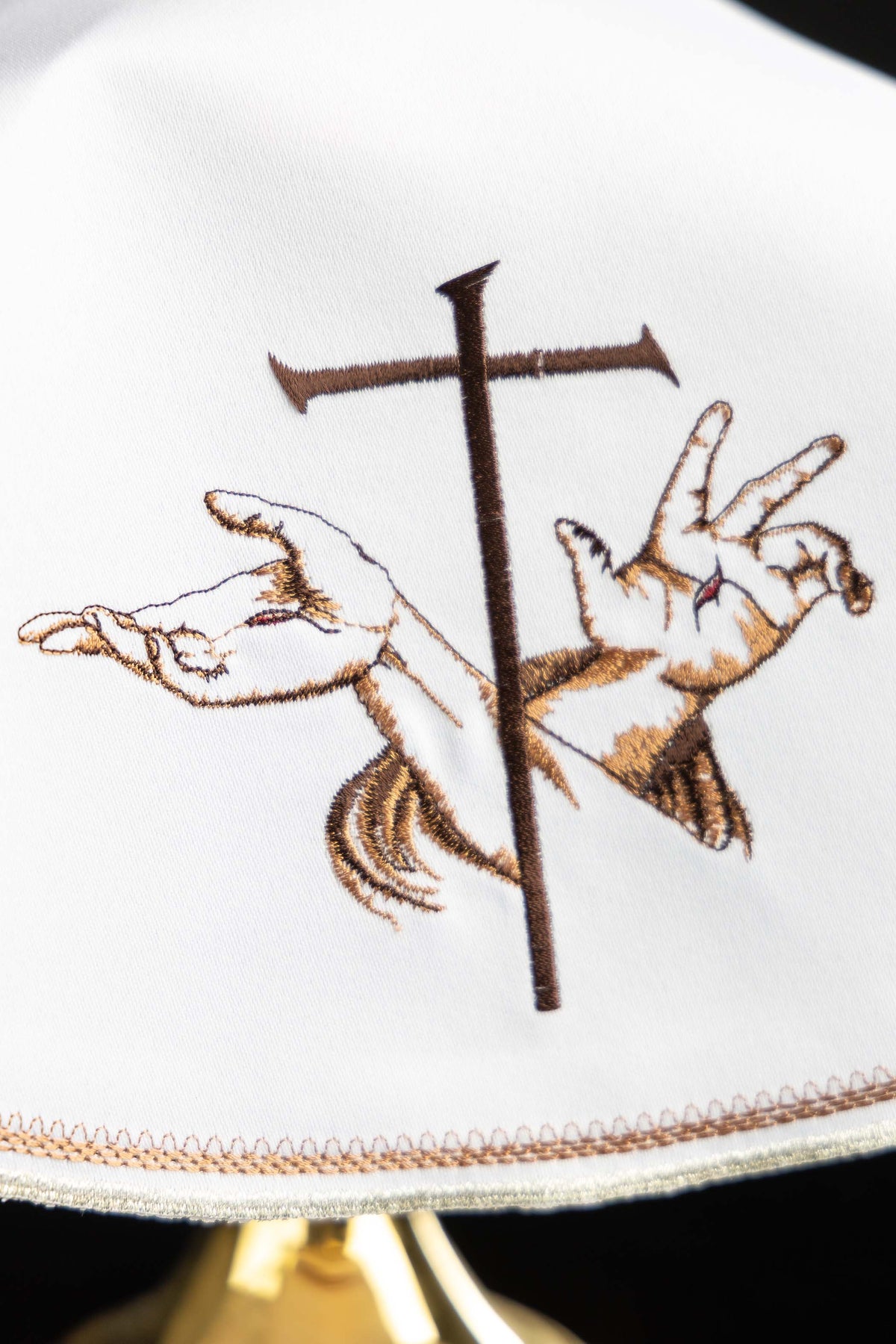 Welon na puszkę z haftem Franciszkańskim