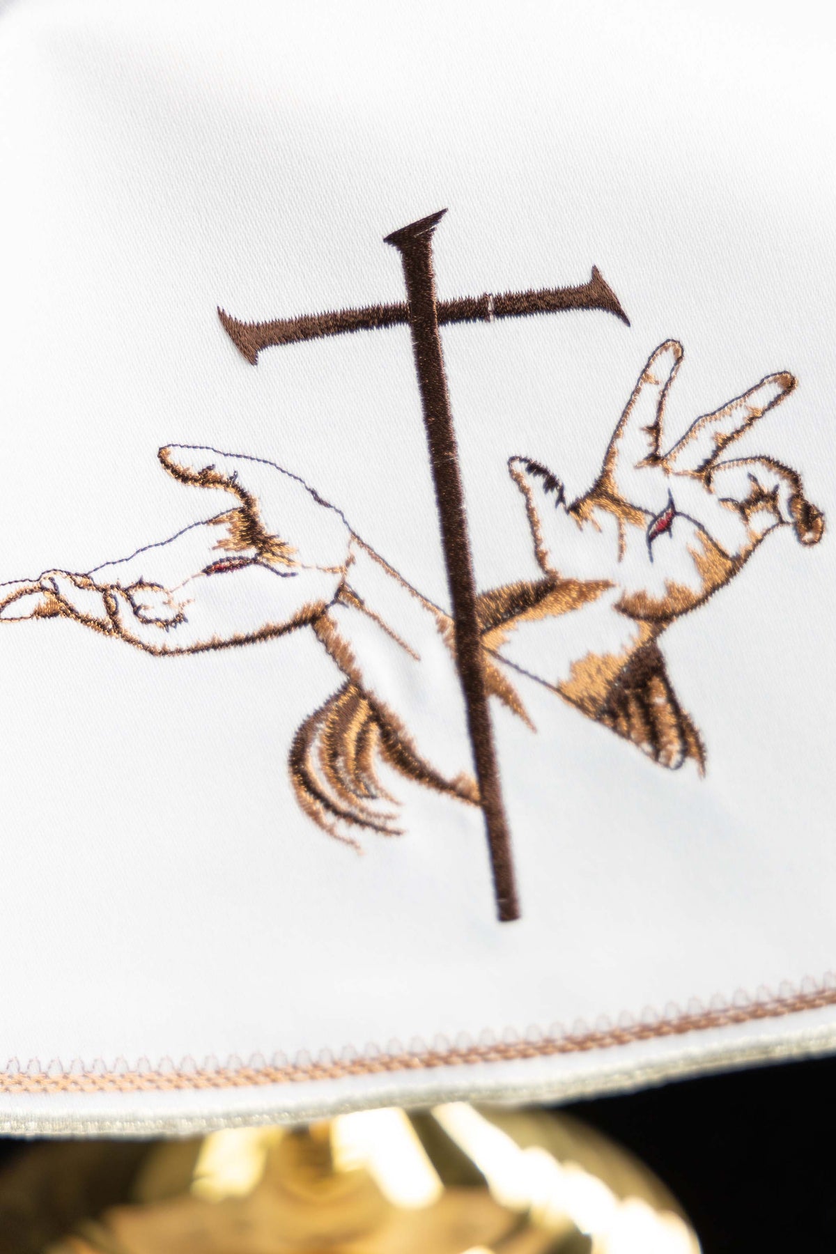 Welon na puszkę z haftem Franciszkańskim
