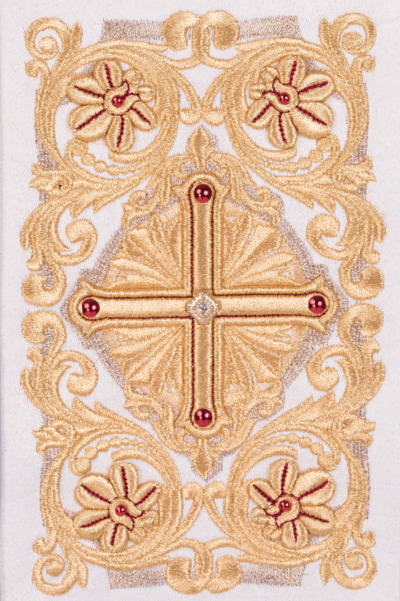 Ornat złoty bogato haftowany dekorowany kamieniami