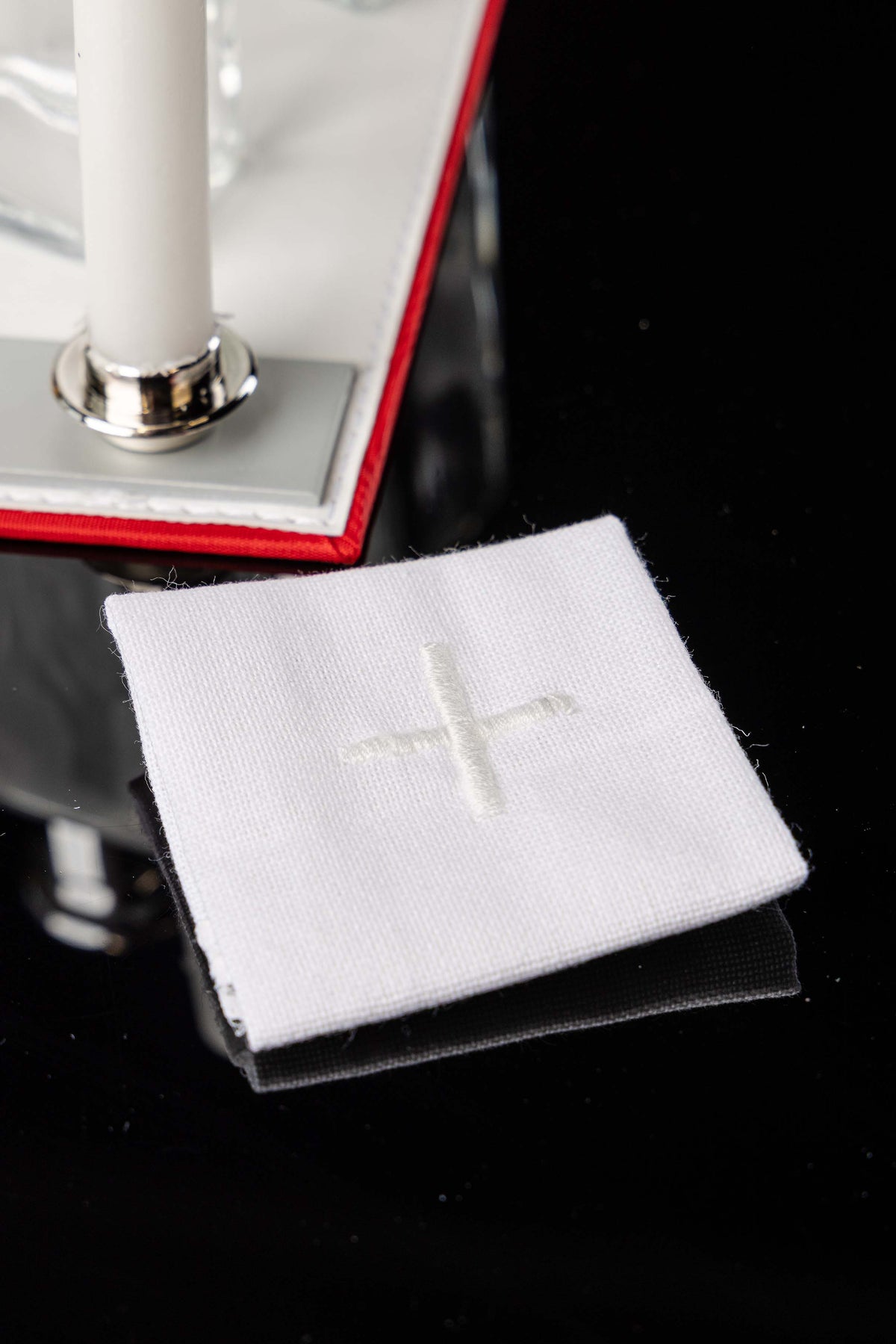 Walizka na misje z wyposażeniem liturgicznym
