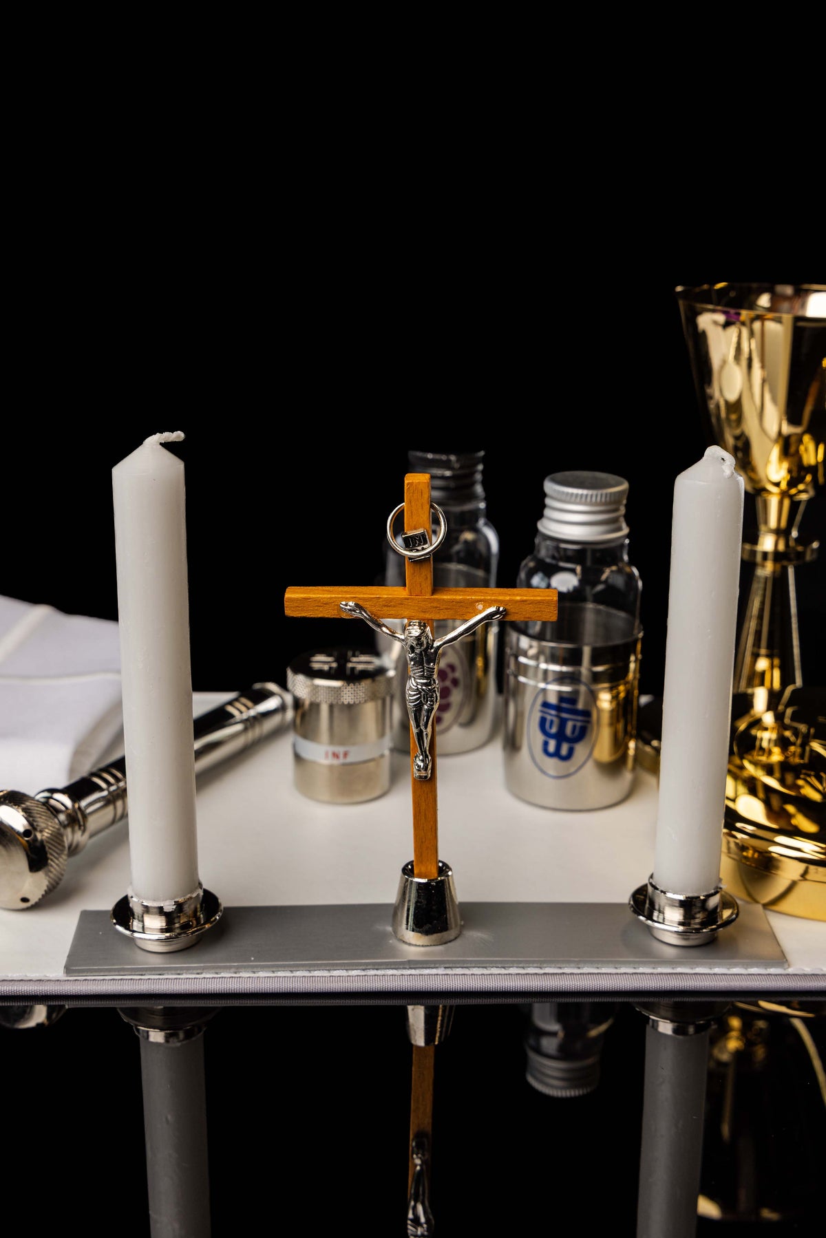 Walizka z wyposażeniem liturgicznym