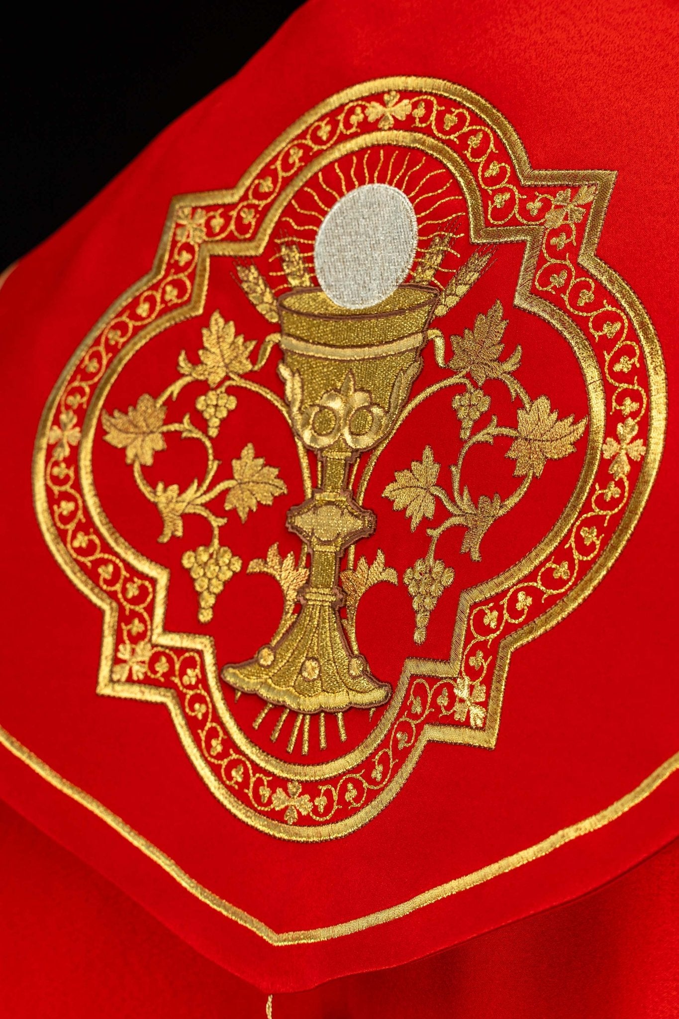 Kapa liturgiczna haftowana Kielich czerwona