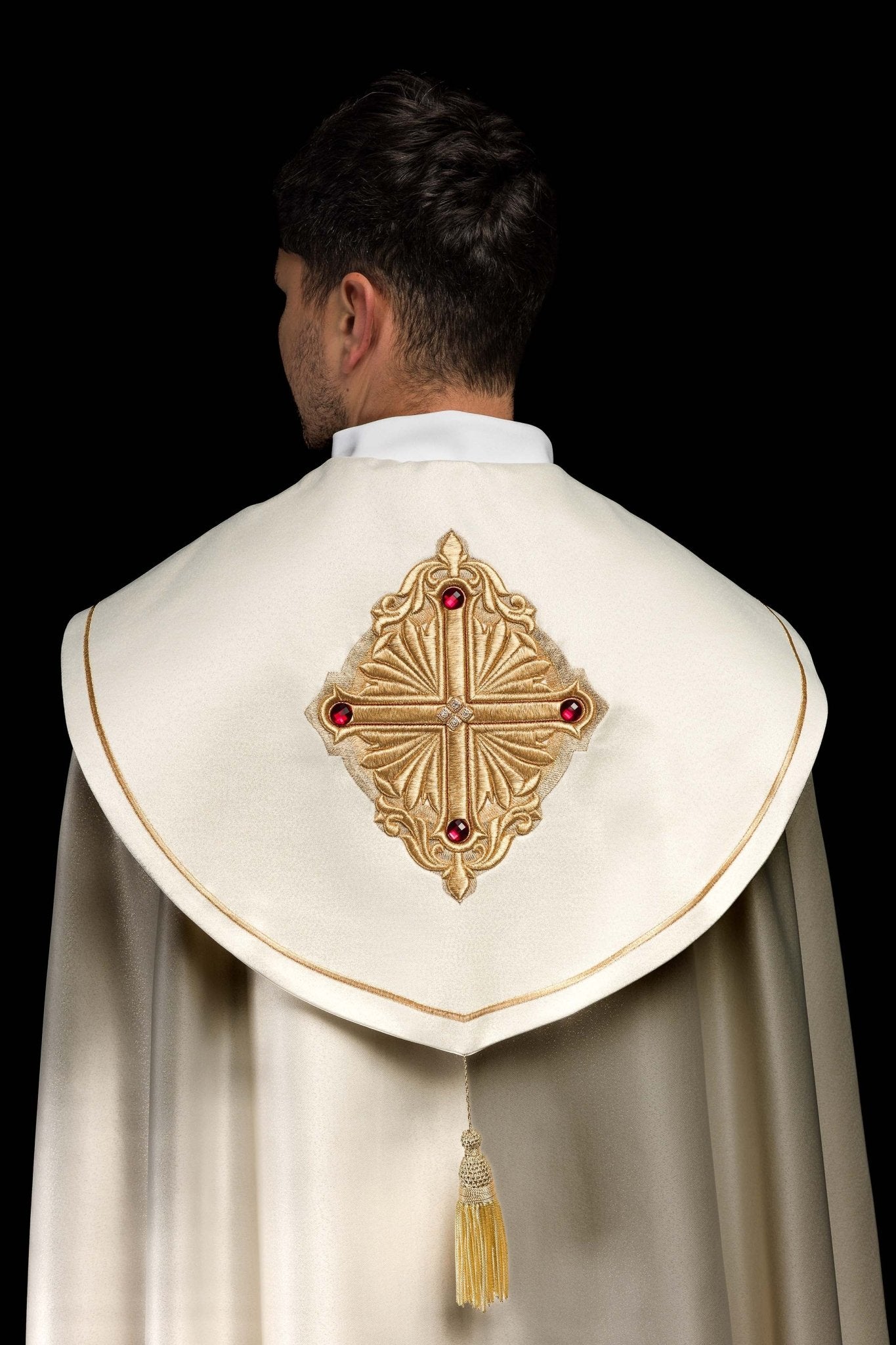 Kapa liturgiczna z bogato zdobionym pasem 150 cm
