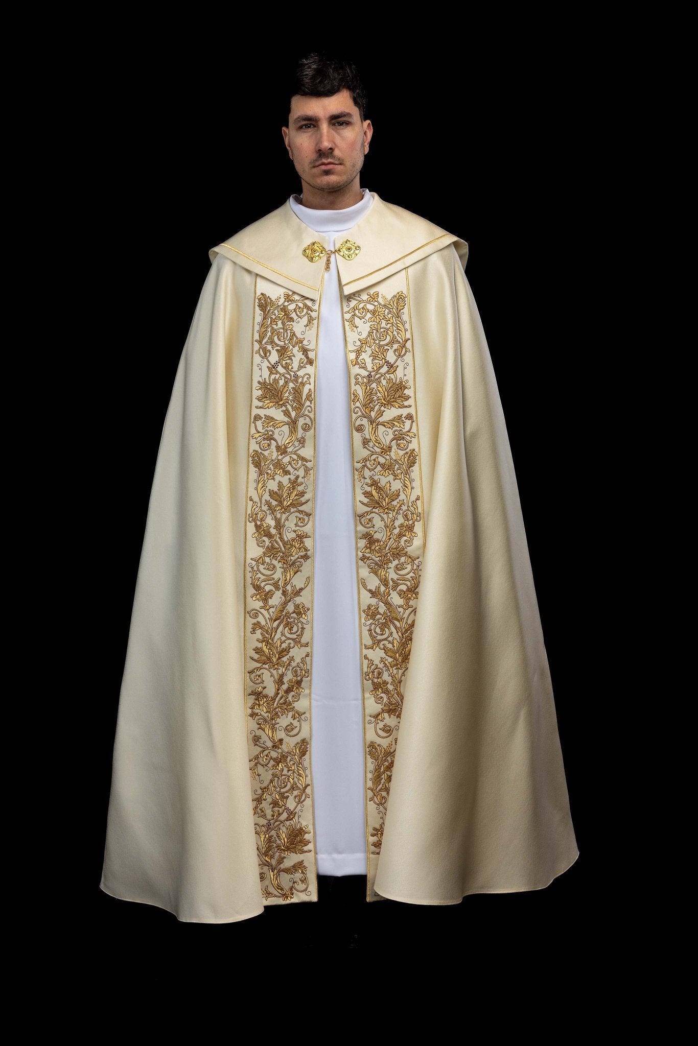 Kapa liturgiczna z haftem Najświętszego Serca Jezusa