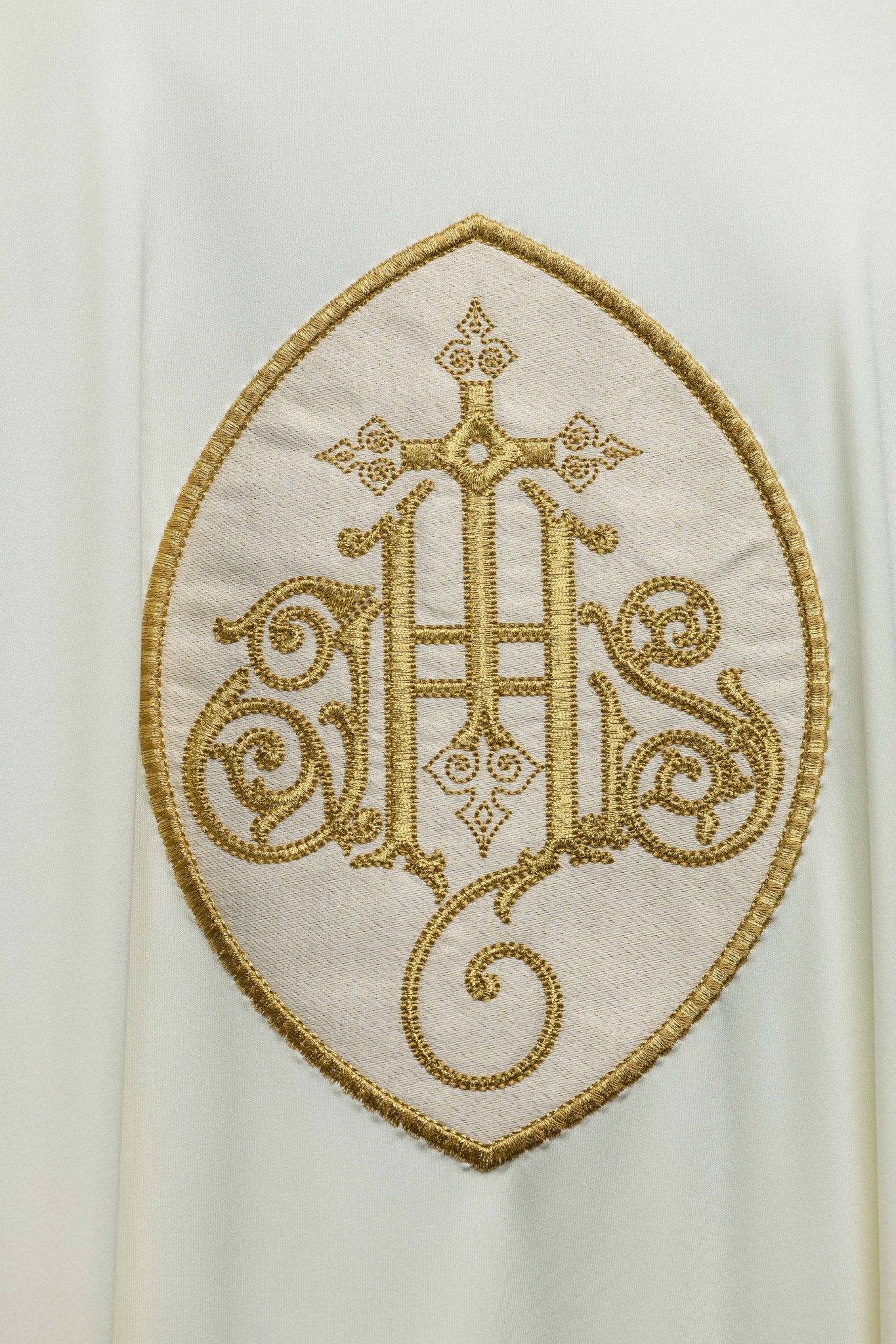 Ornat haftowany z IHS lekka dzianina SACROLITE