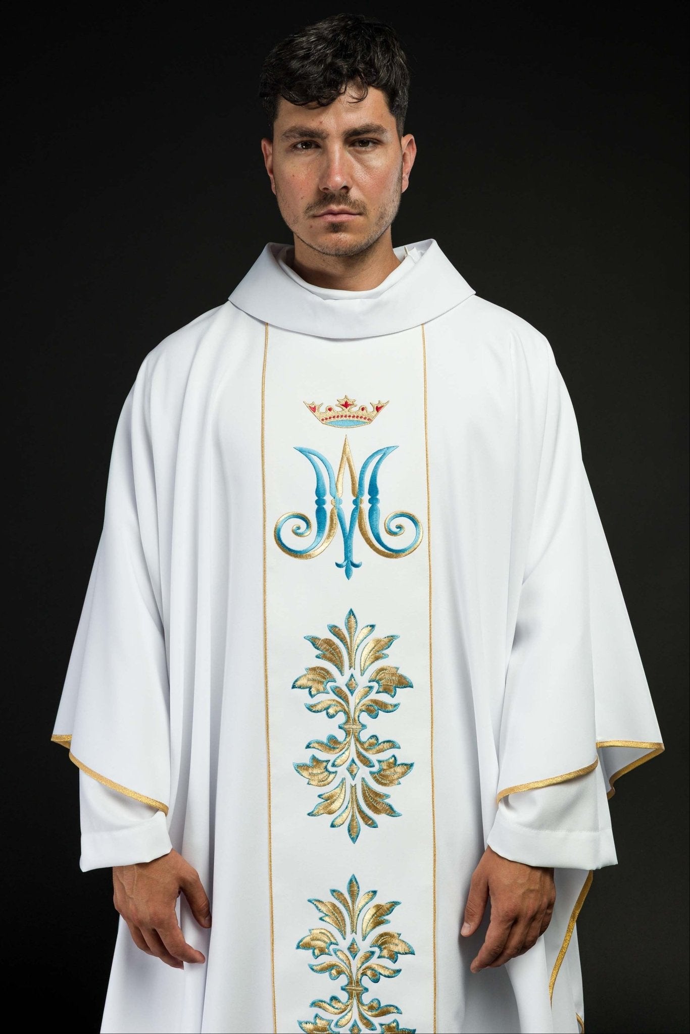 Ornat haftowany z motywem Maryjnym Biały