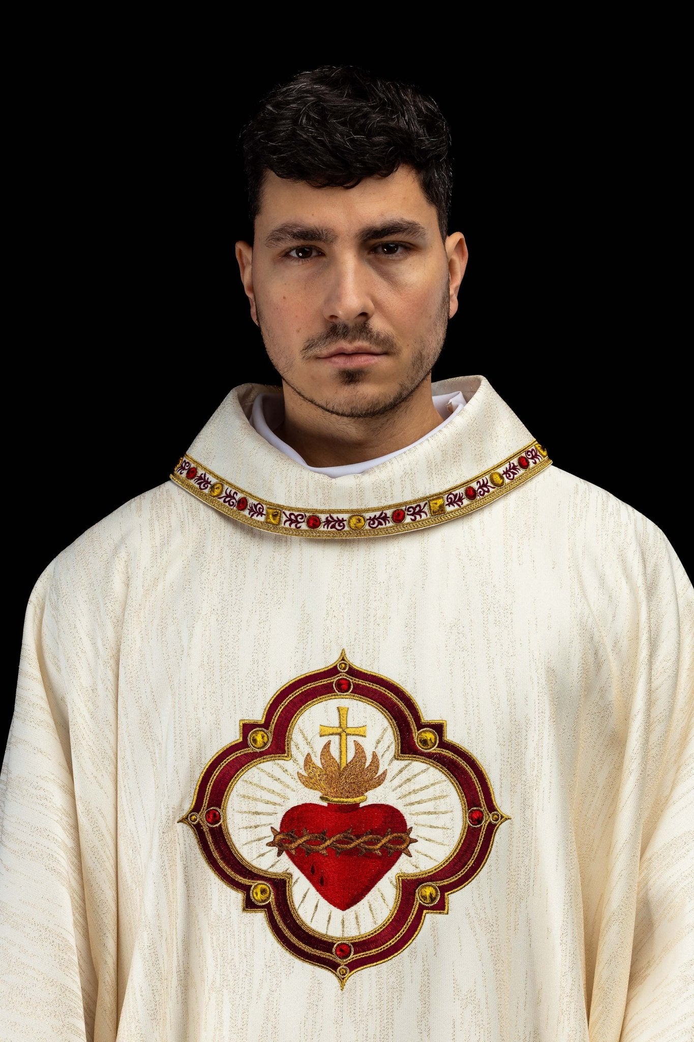 Ornat haftowany z wizerunkiem Serca Pana Jezusa i Kielicha eucharystycznego