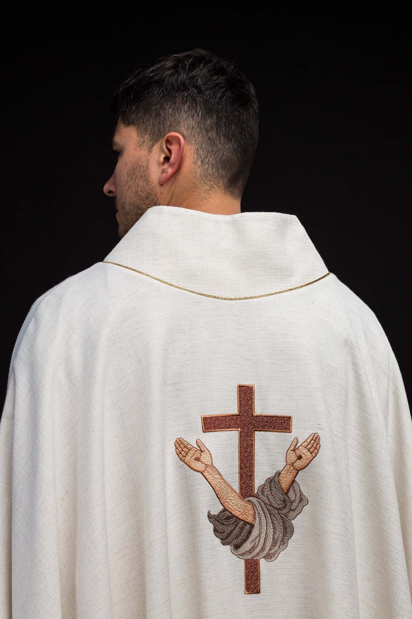 Ornat haftowany z wizerunkiem Świętego Franciszka