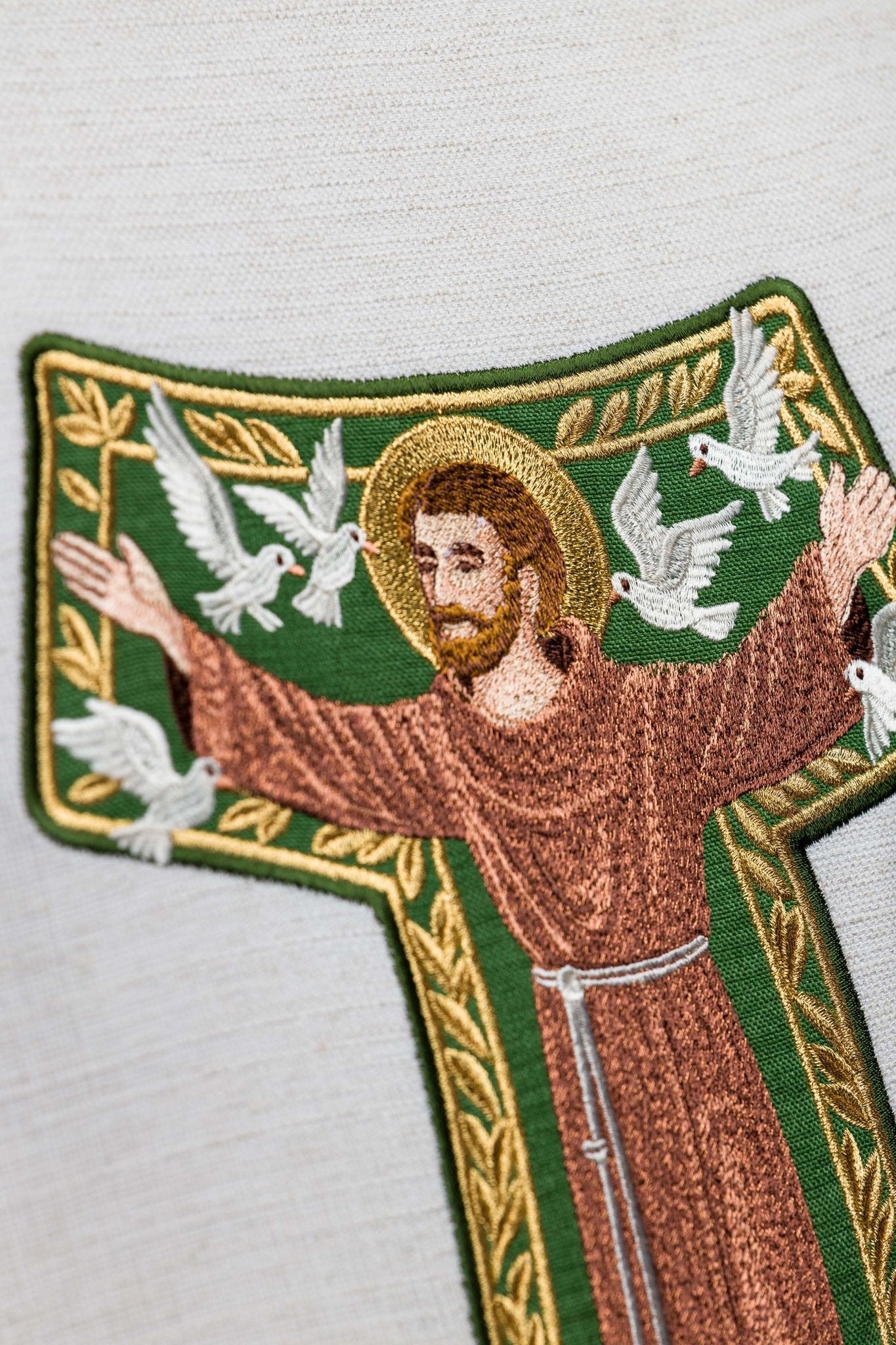 Ornat haftowany z wizerunkiem Świętego Franciszka