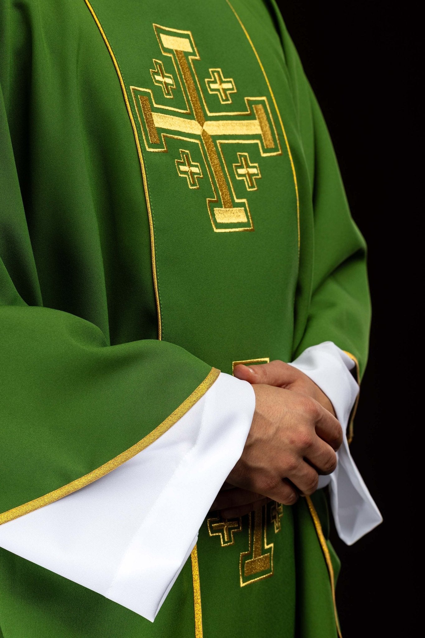 Ornat haftowany zielony z pasem krzyże jerozolimskie