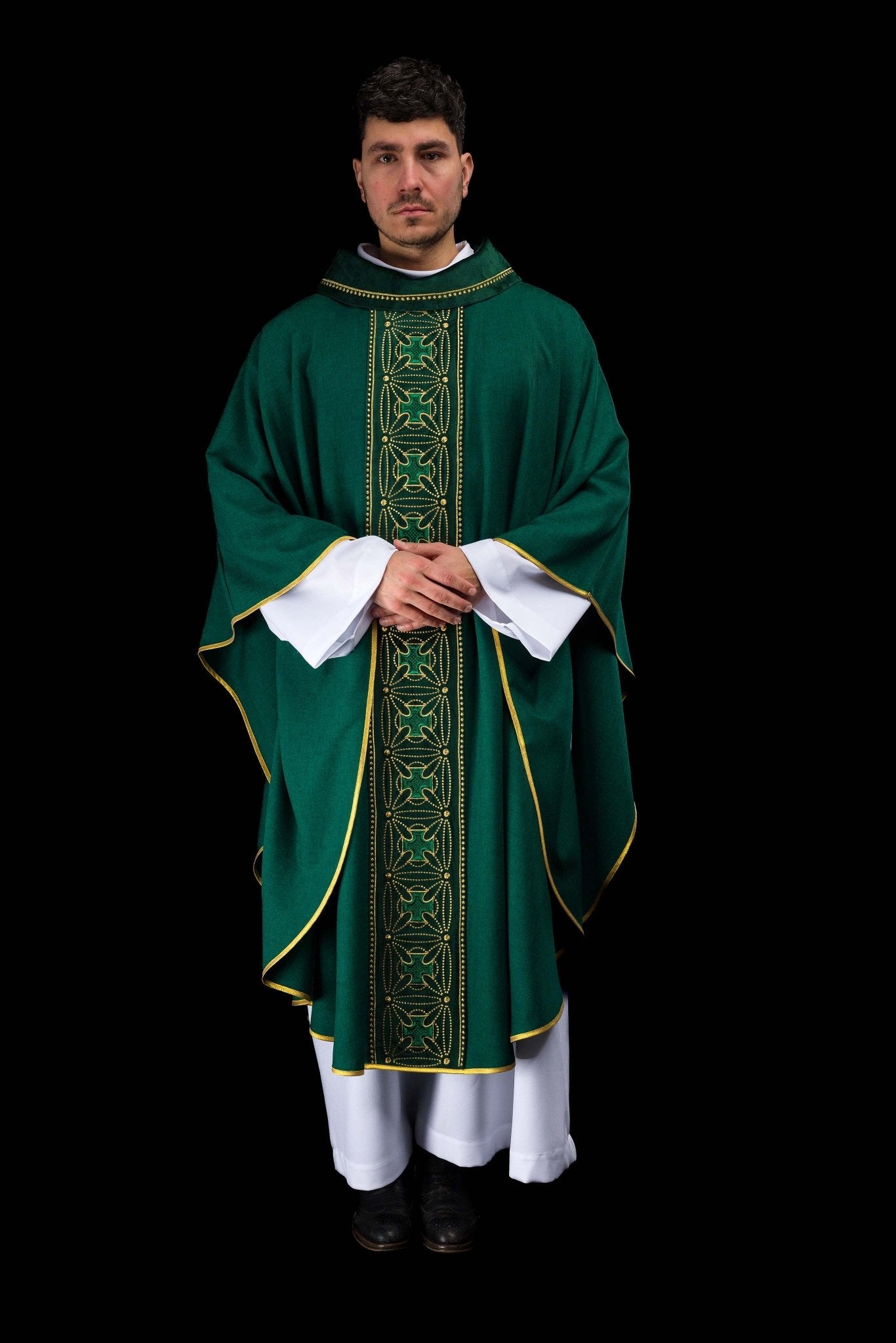 Ornat liturgiczny z bogato zdobionym pasem w krzyże w kolorze zielonym