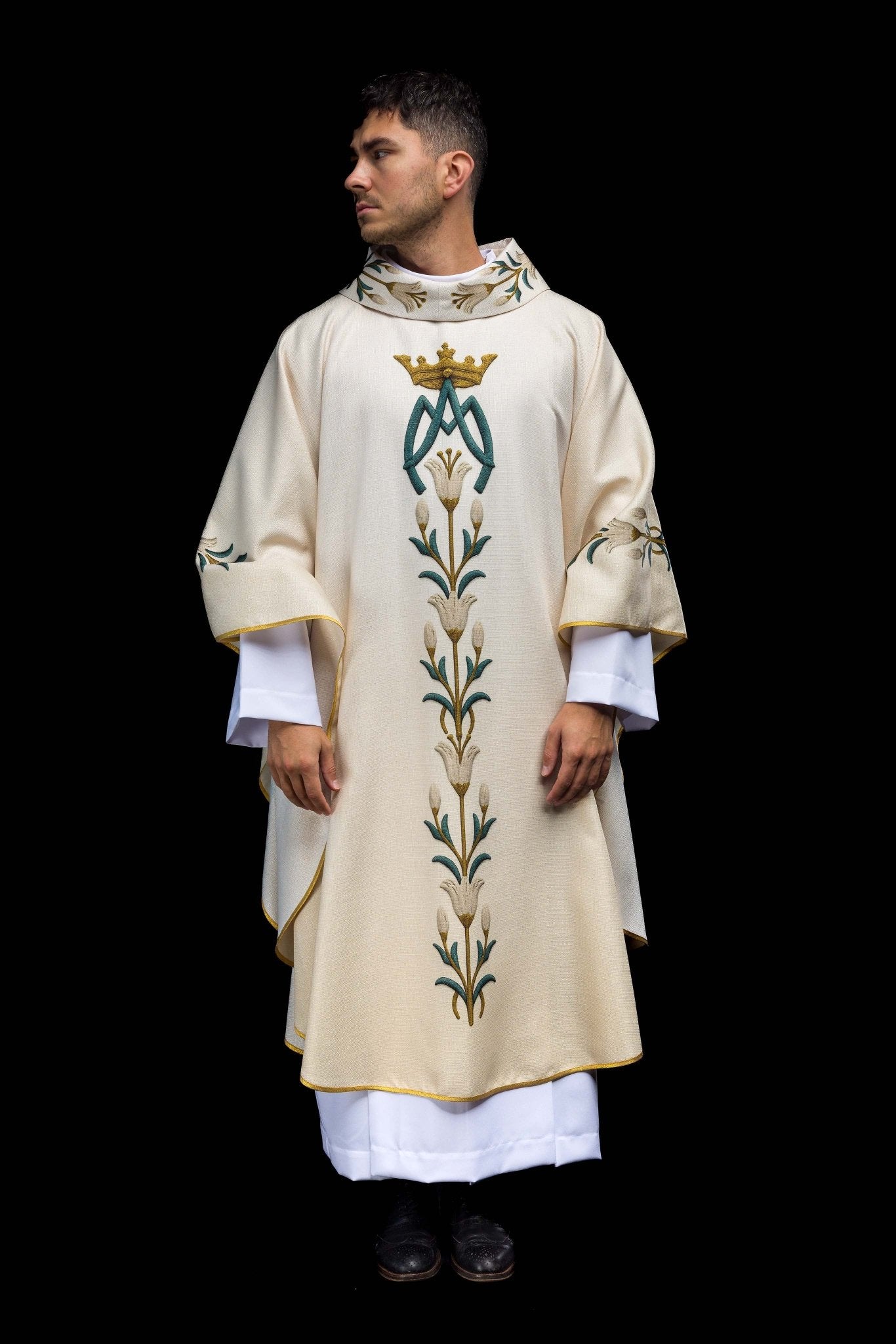 Ornat Maryjny drukowany ze wzorem lilii i monogramem ecru