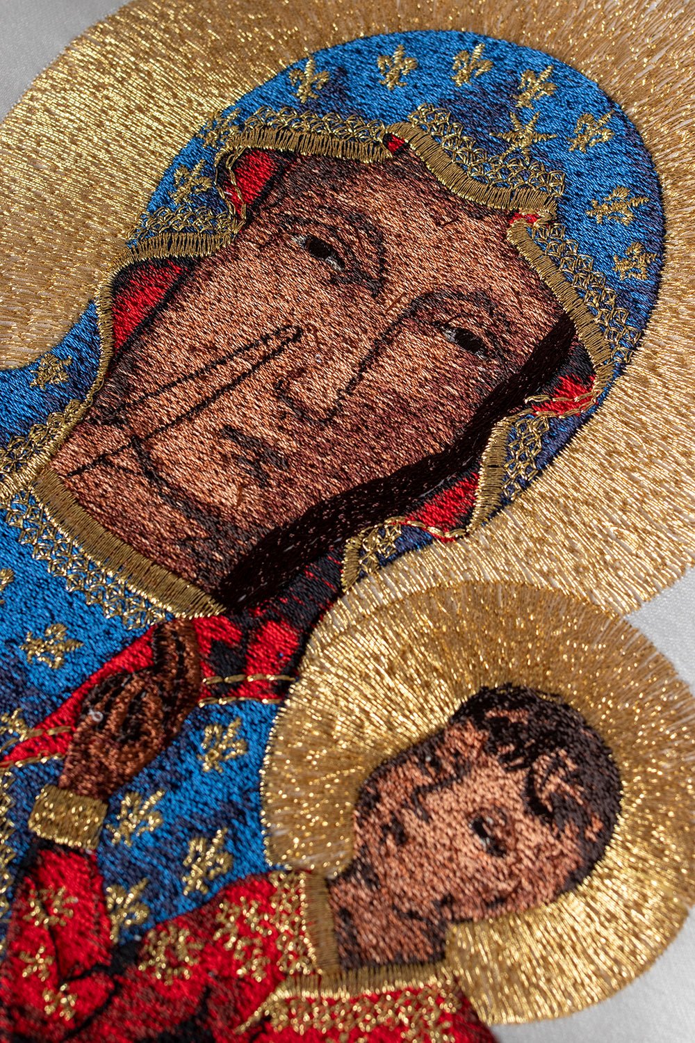 Ornat Matki Boskiej Częstochowskiej w kolorze ecru