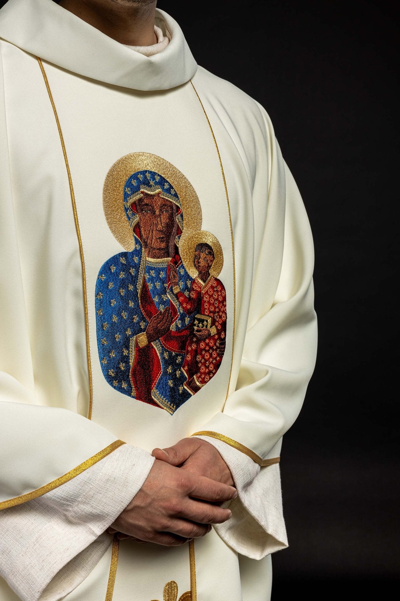 Ornat Matki Boskiej Częstochowskiej w kolorze ecru
