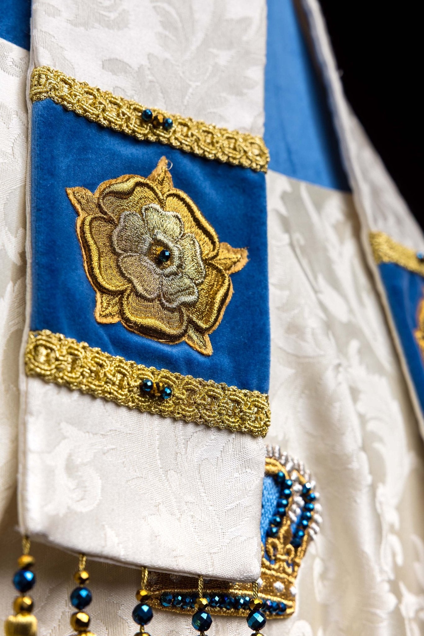 Ręcznie wykonana mitra maryjna z naturalnymi kamieniami Handmade 9006