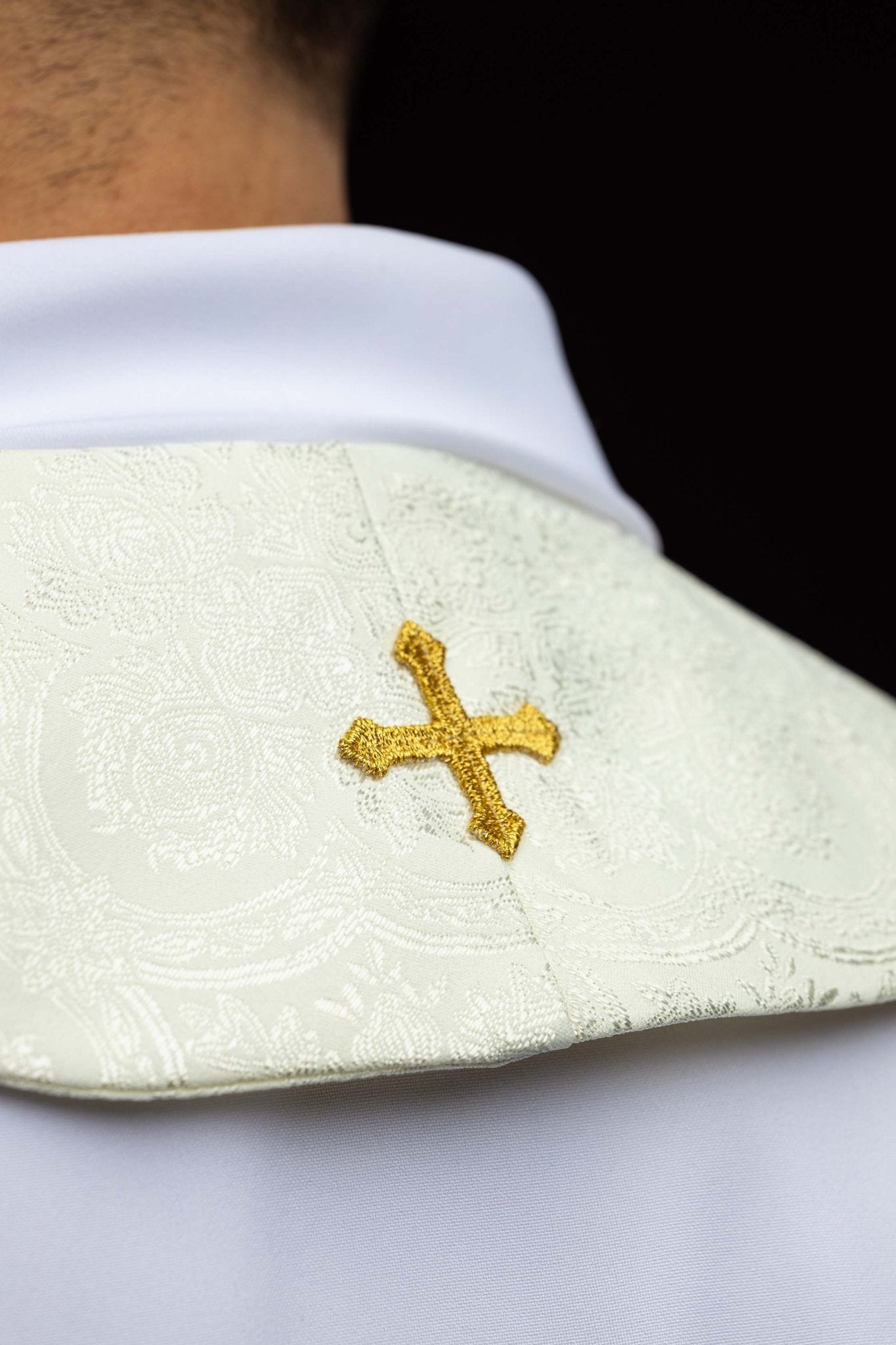 Stuła haftowana z motywem Krzyża ecru tkanina żakardowa