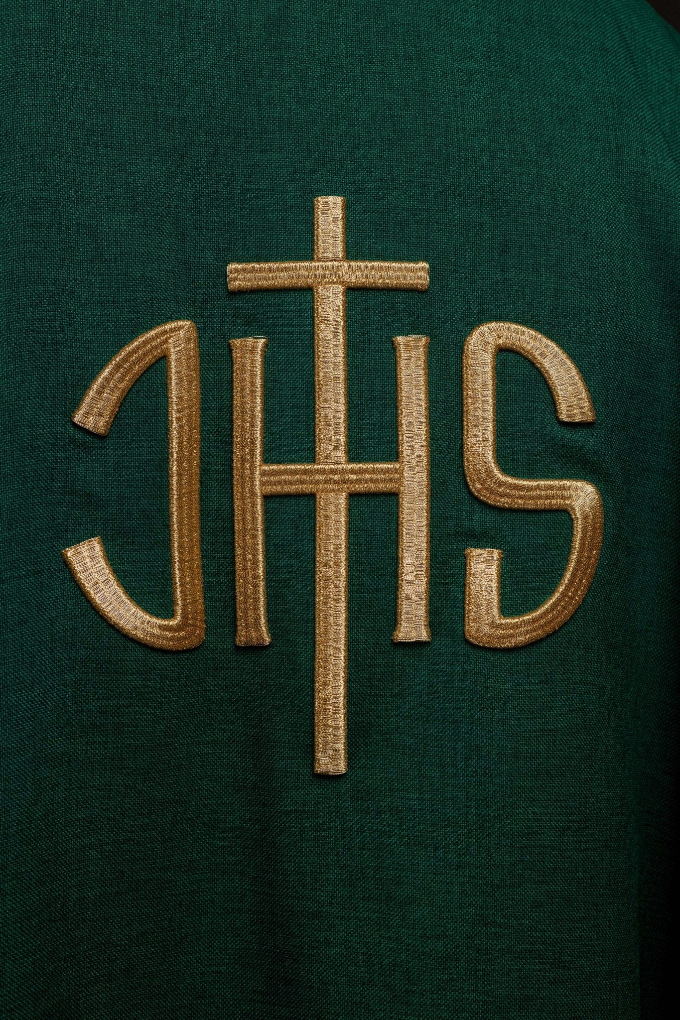 Zielony ornat liturgiczny z złotym haftem IHS