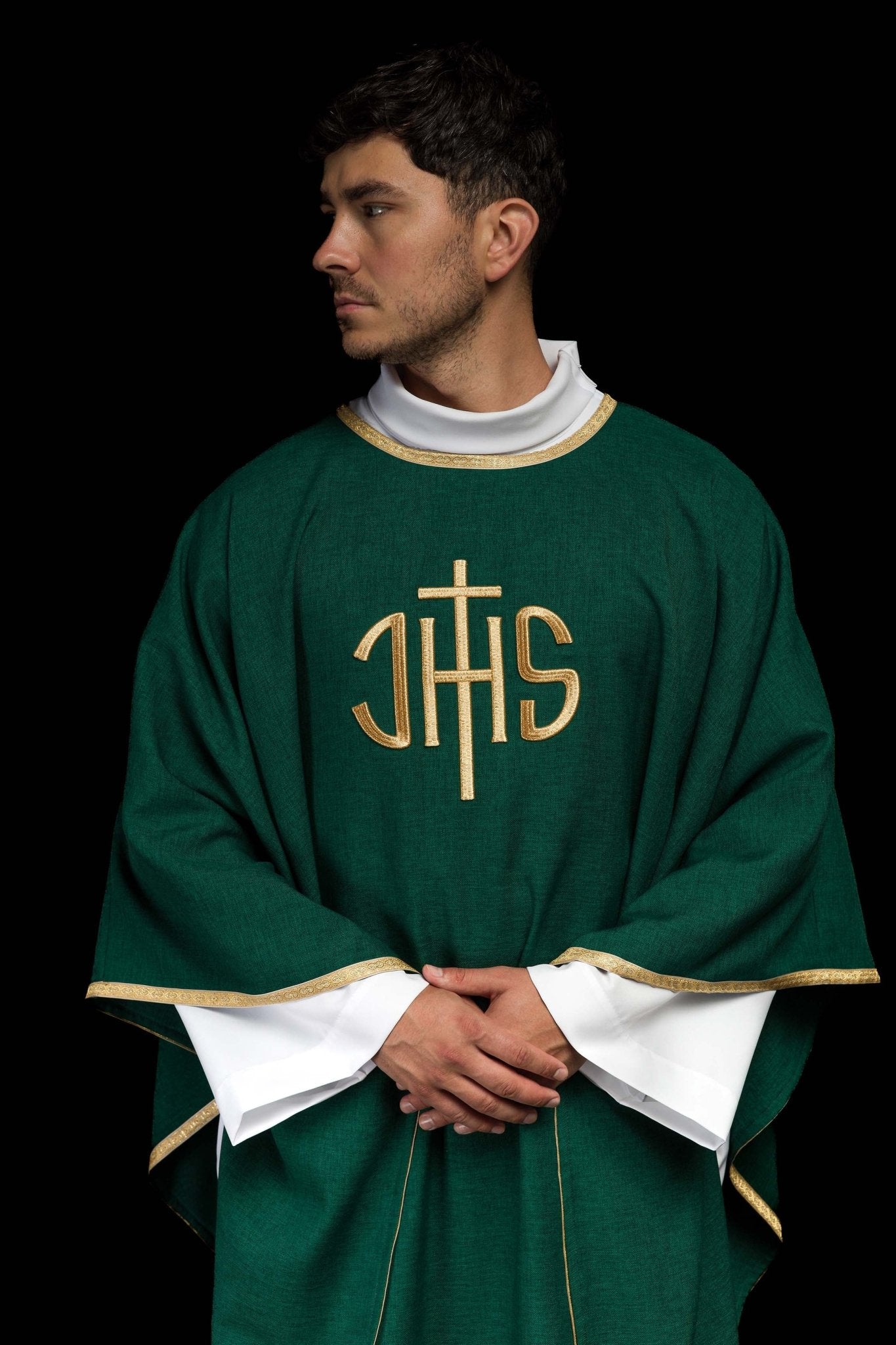 Zielony ornat liturgiczny z złotym haftem IHS